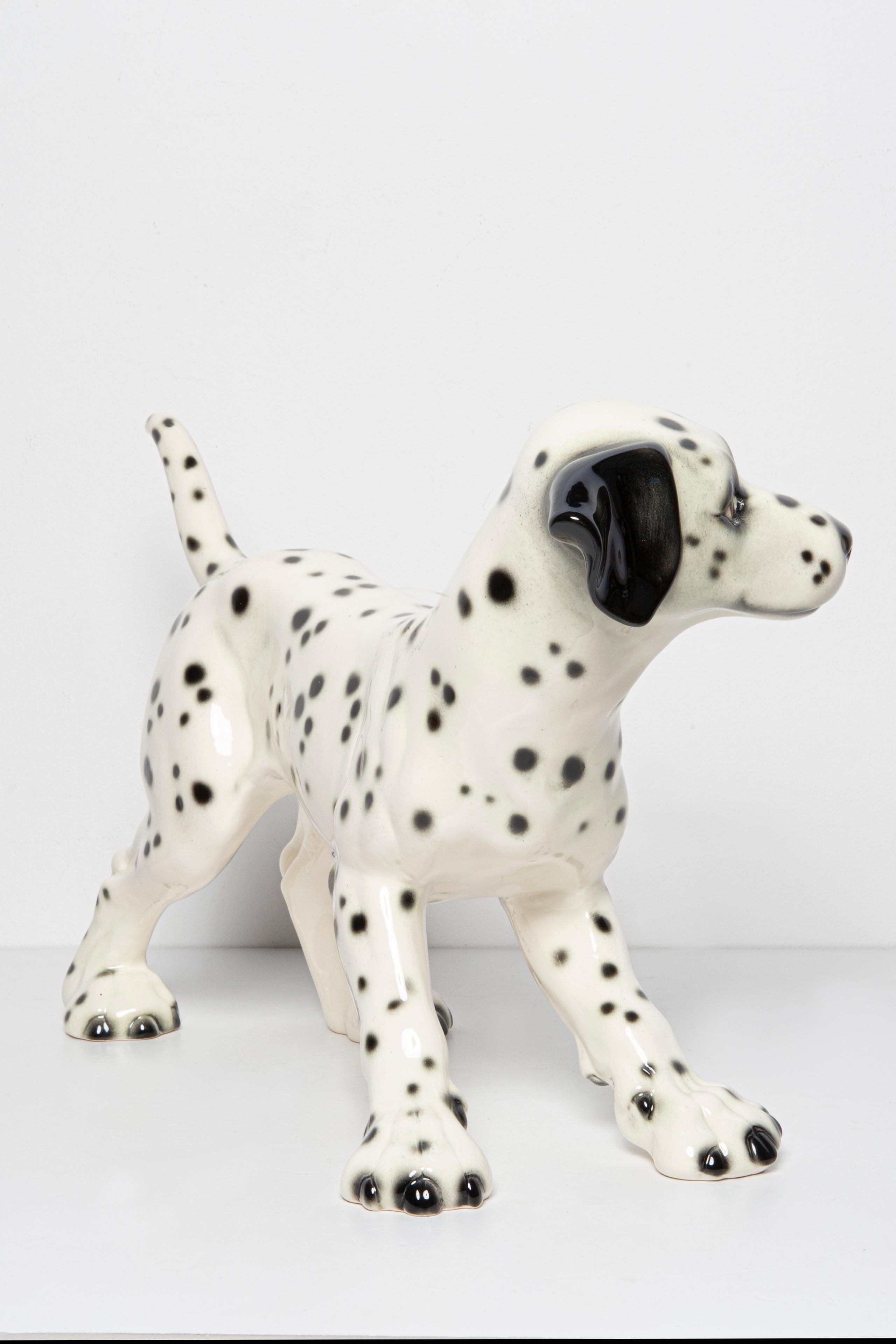 Peint à la main Sculpture du milieu du siècle en céramique représentant un grand chien dalmatien blanc, Goebel, Allemagne, années 1960 en vente