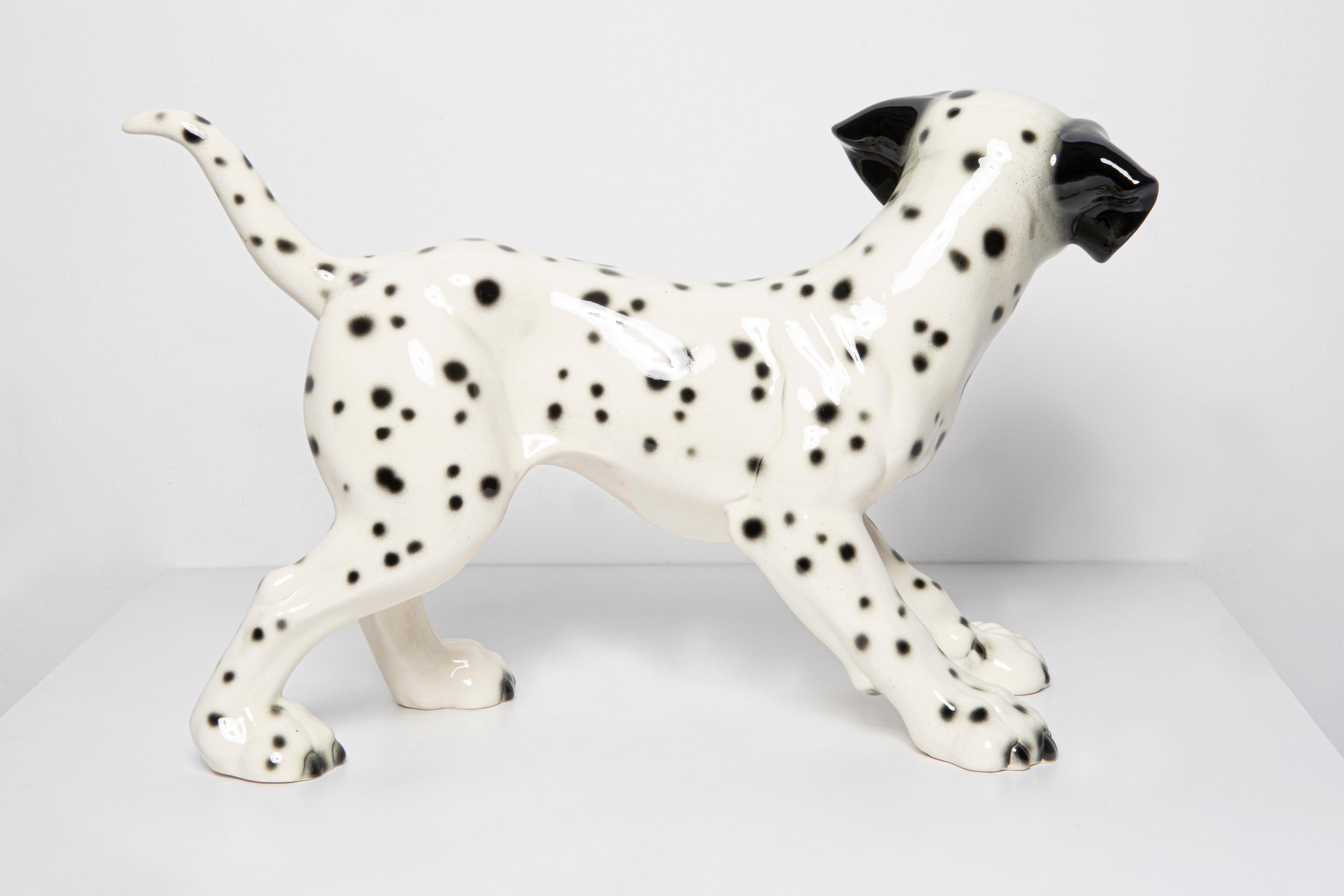 Sculpture du milieu du siècle en céramique représentant un grand chien dalmatien blanc, Goebel, Allemagne, années 1960 Bon état - En vente à 05-080 Hornowek, PL