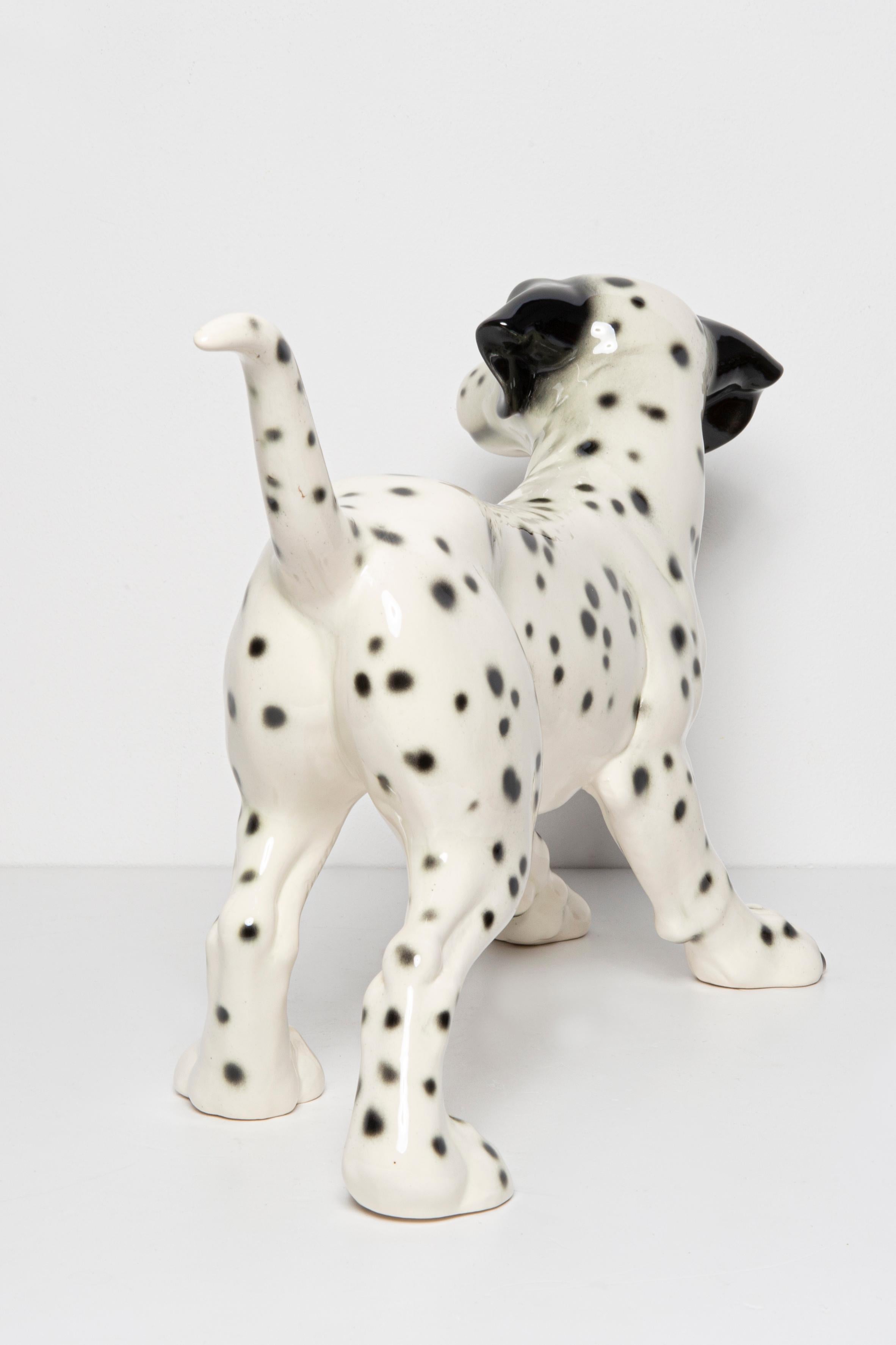20ième siècle Sculpture du milieu du siècle en céramique représentant un grand chien dalmatien blanc, Goebel, Allemagne, années 1960 en vente