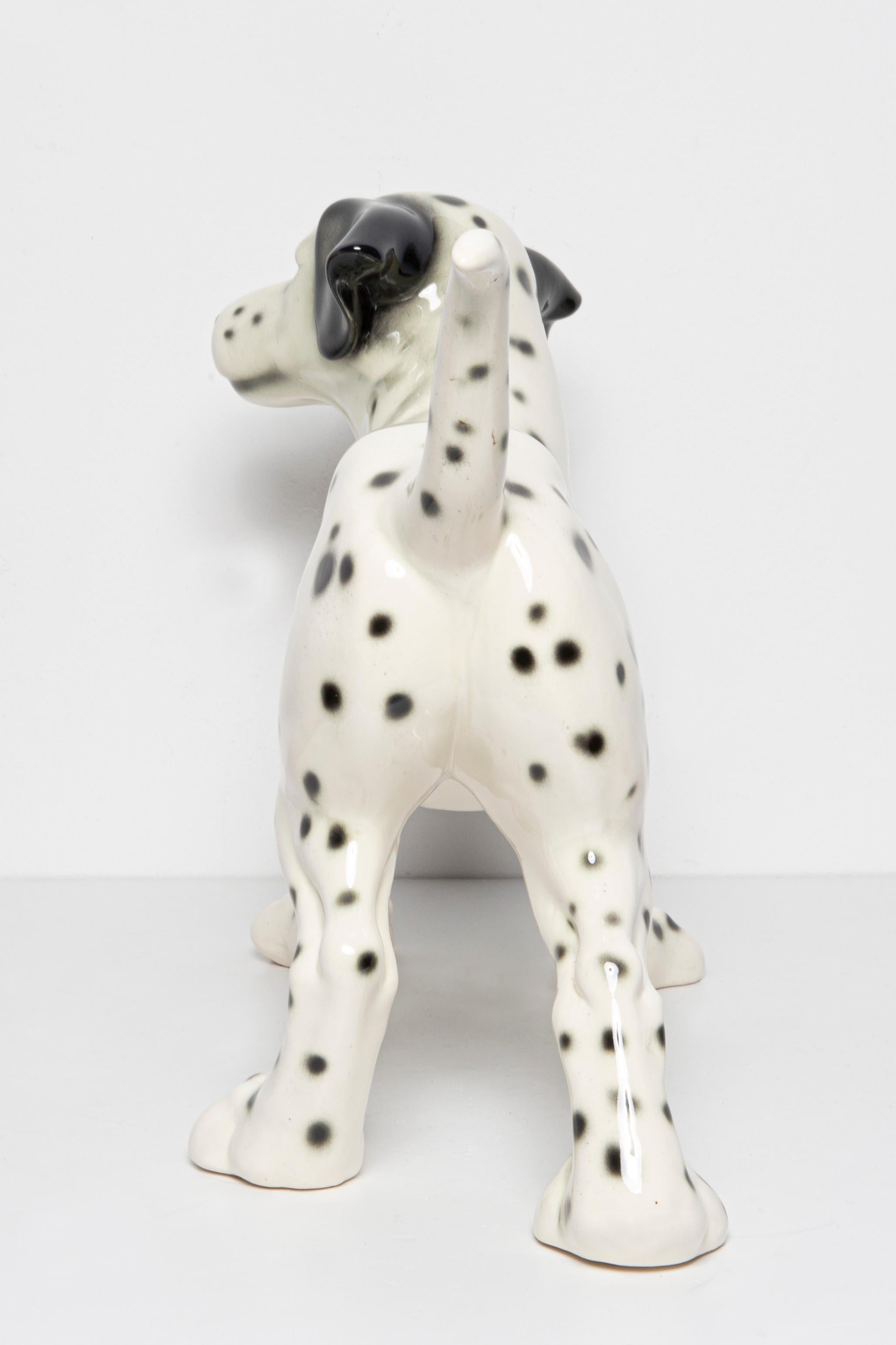 Céramique Sculpture du milieu du siècle en céramique représentant un grand chien dalmatien blanc, Goebel, Allemagne, années 1960 en vente