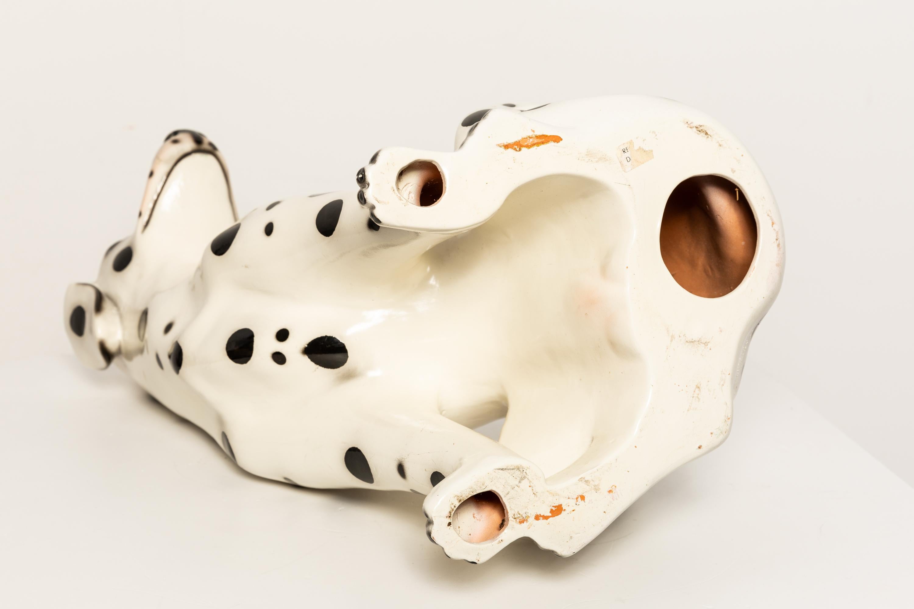 Sculpture en terre cuite du milieu du siècle avec un grand chien dalmatien blanc, Italie, années 1960 en vente 3