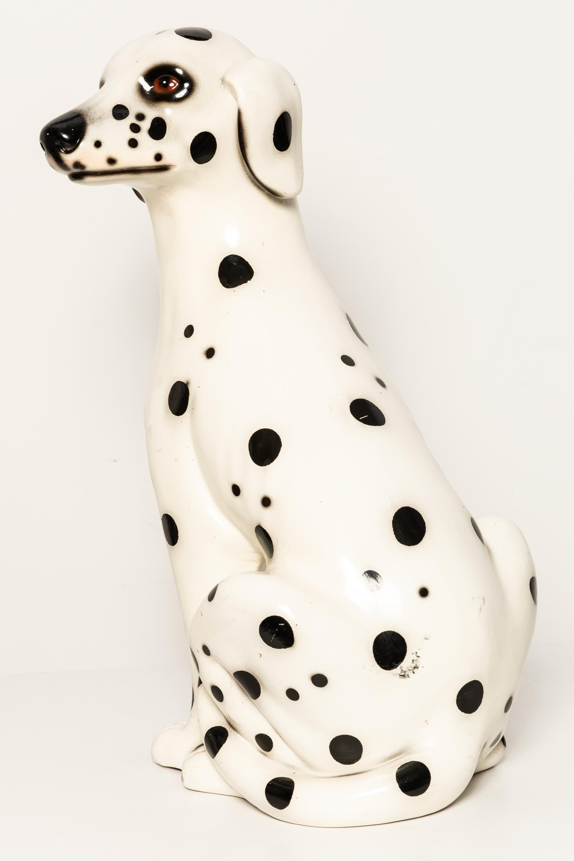Mid-Century Modern Sculpture en terre cuite du milieu du siècle avec un grand chien dalmatien blanc, Italie, années 1960 en vente