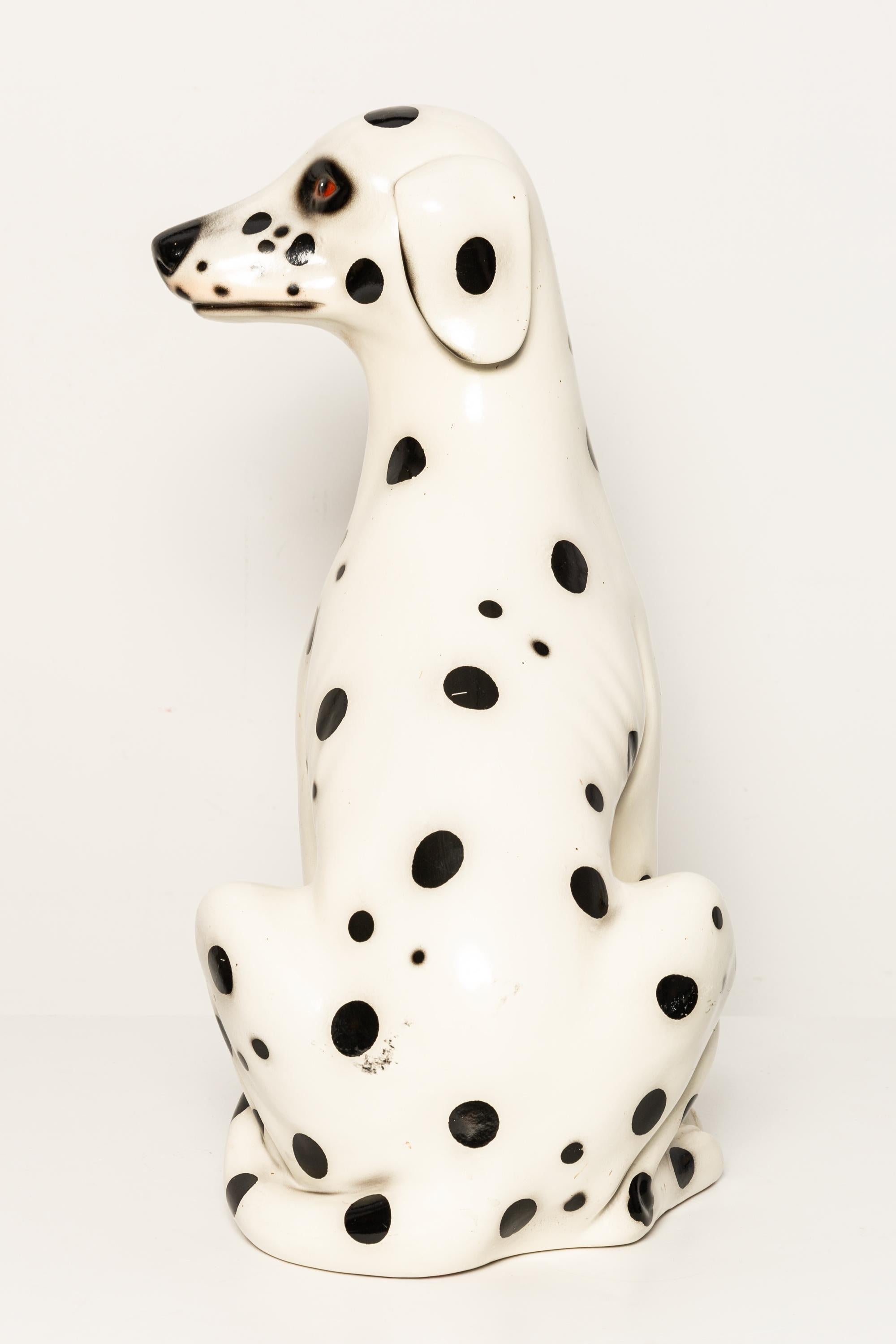 italien Sculpture en terre cuite du milieu du siècle avec un grand chien dalmatien blanc, Italie, années 1960 en vente