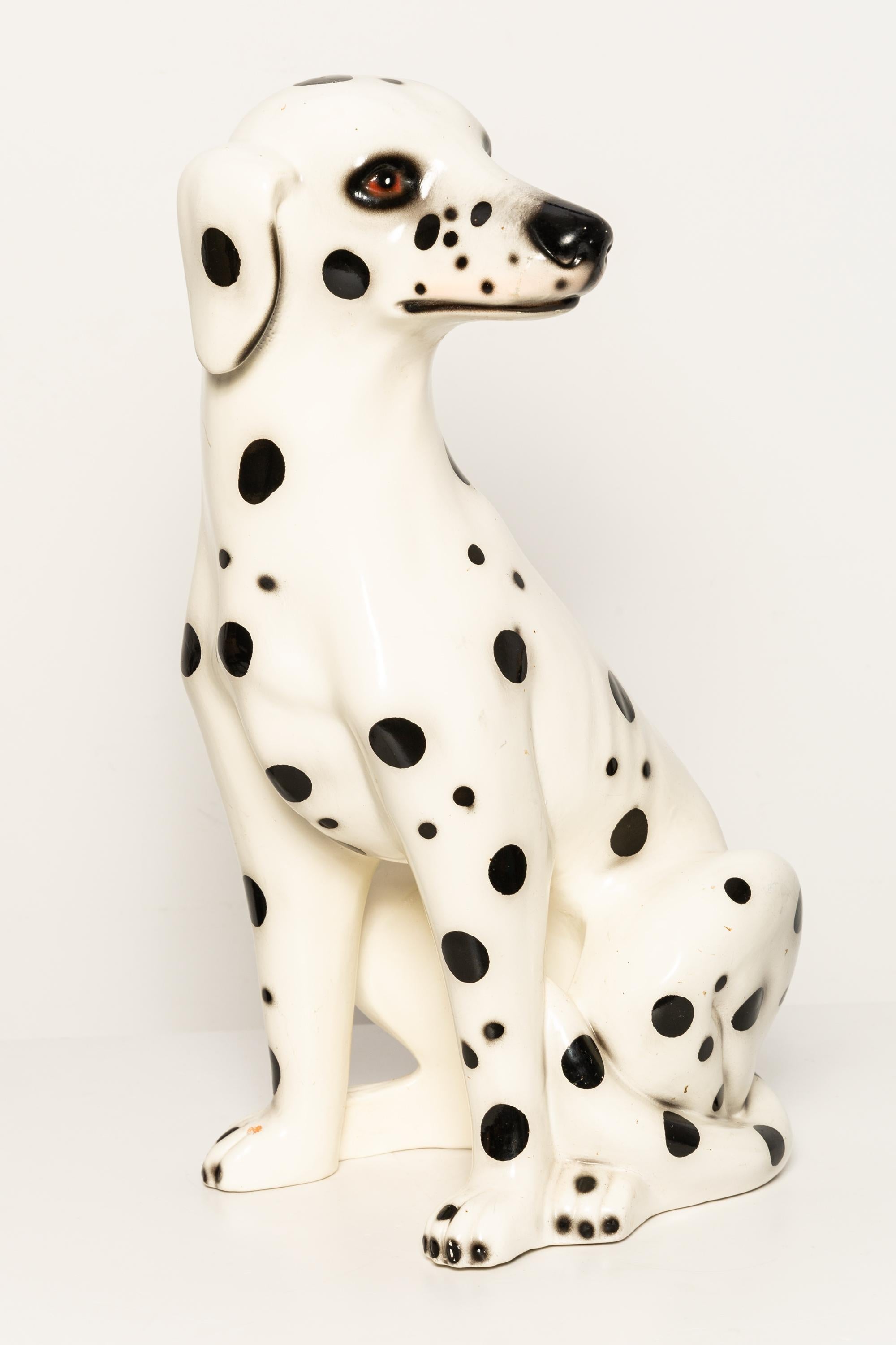 Sculpture en terre cuite du milieu du siècle avec un grand chien dalmatien blanc, Italie, années 1960 Bon état - En vente à 05-080 Hornowek, PL