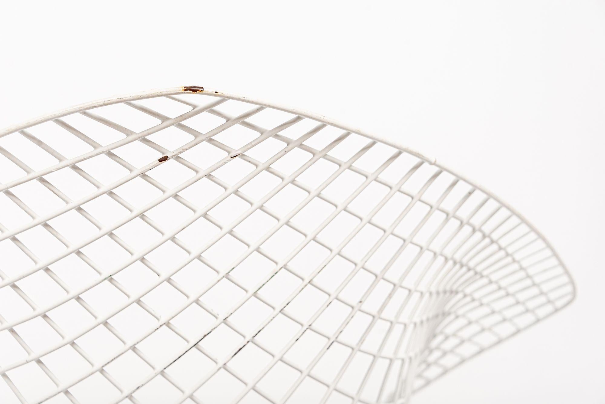 Mid Century White & Black Diamond Wire Chair by Bertoia for Knoll For Sale 2