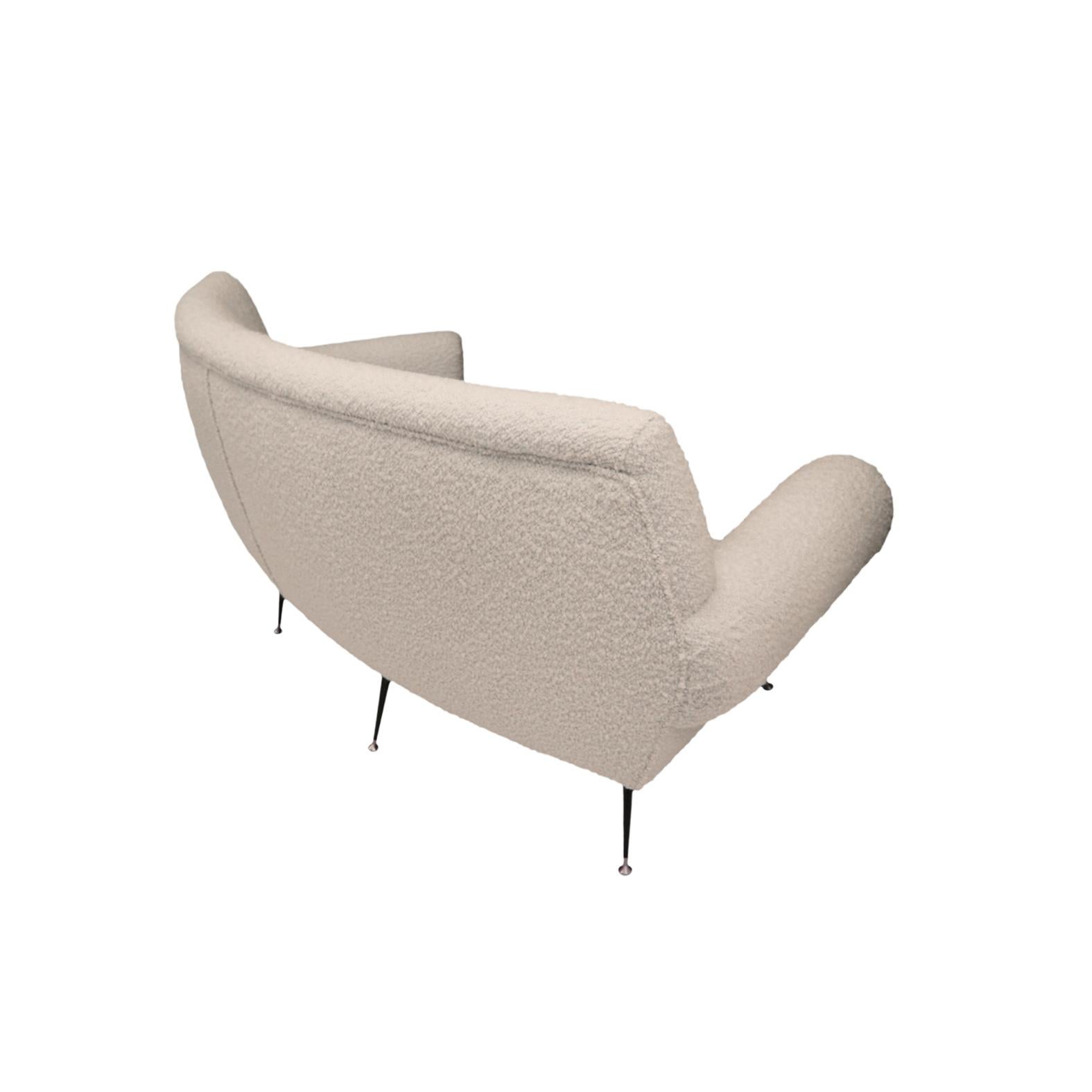 Italian Mid-Century White Boucle Curved Sofa with Six Legs by Gigi Radice for Minotti For Sale