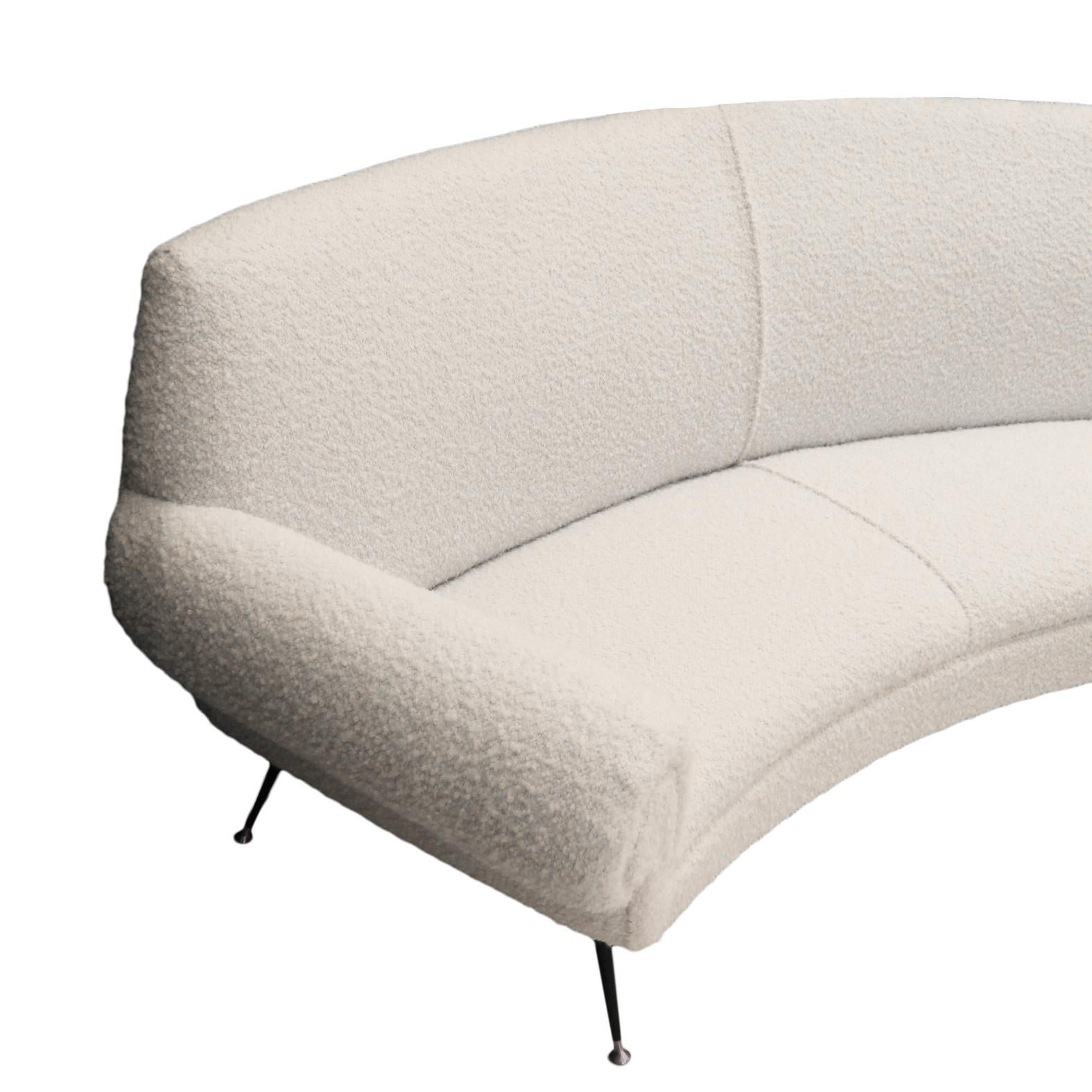 Italian Mid-Century White Boucle Curved Sofa with Six Legs by Gigi Radice for Minotti For Sale