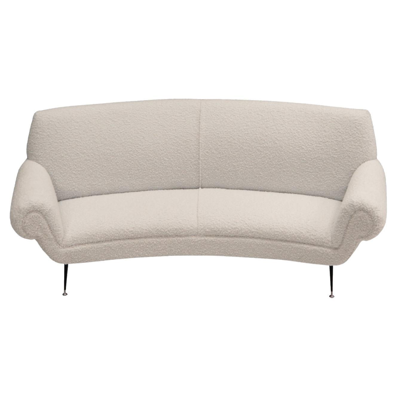 Mid-Century White Boucle Curved Sofa with Six Legs by Gigi Radice for Minotti For Sale