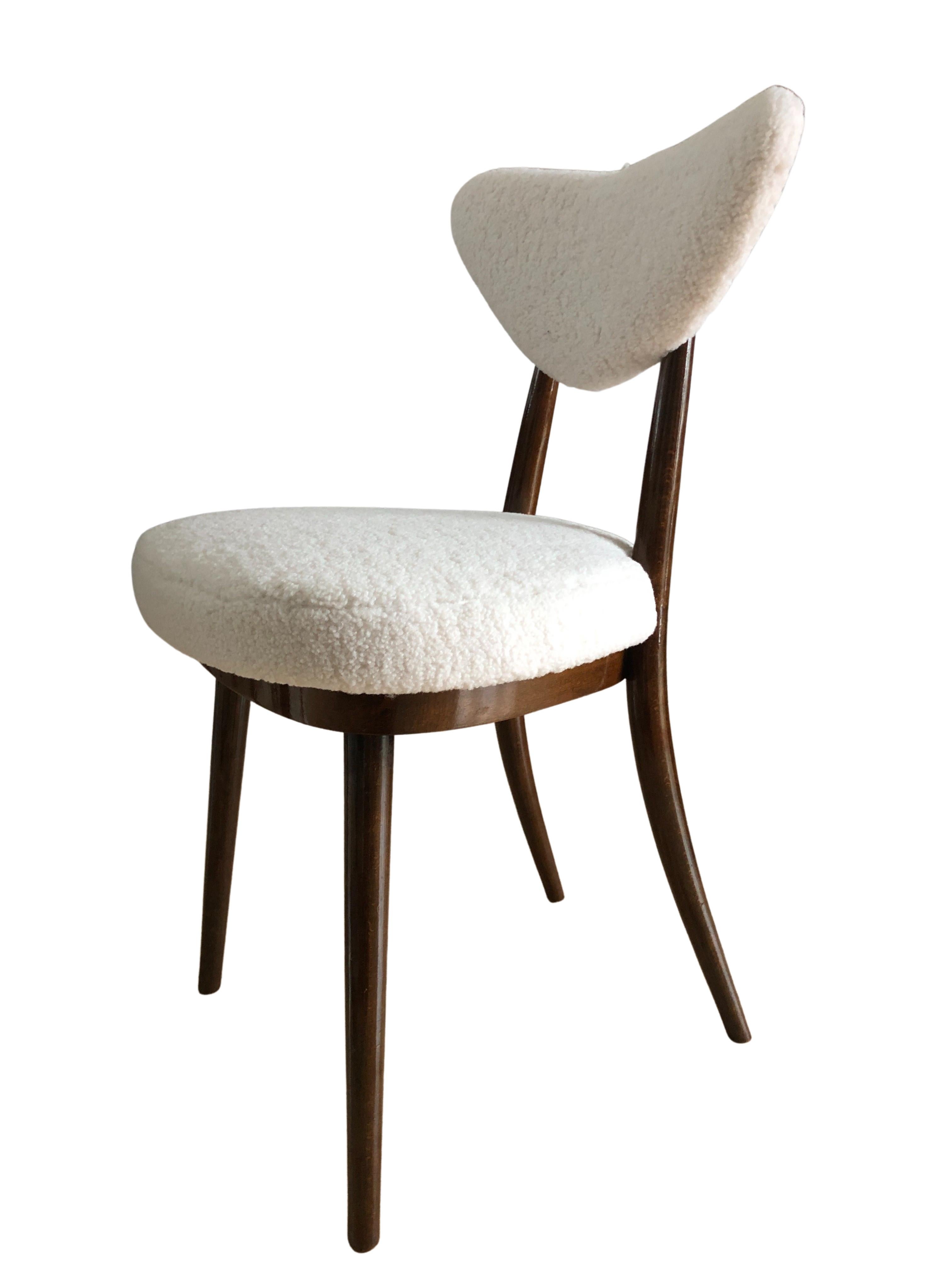 Midcentury White bouclé Heart Chair, by Kurmanowicz, 1960s For Sale 1