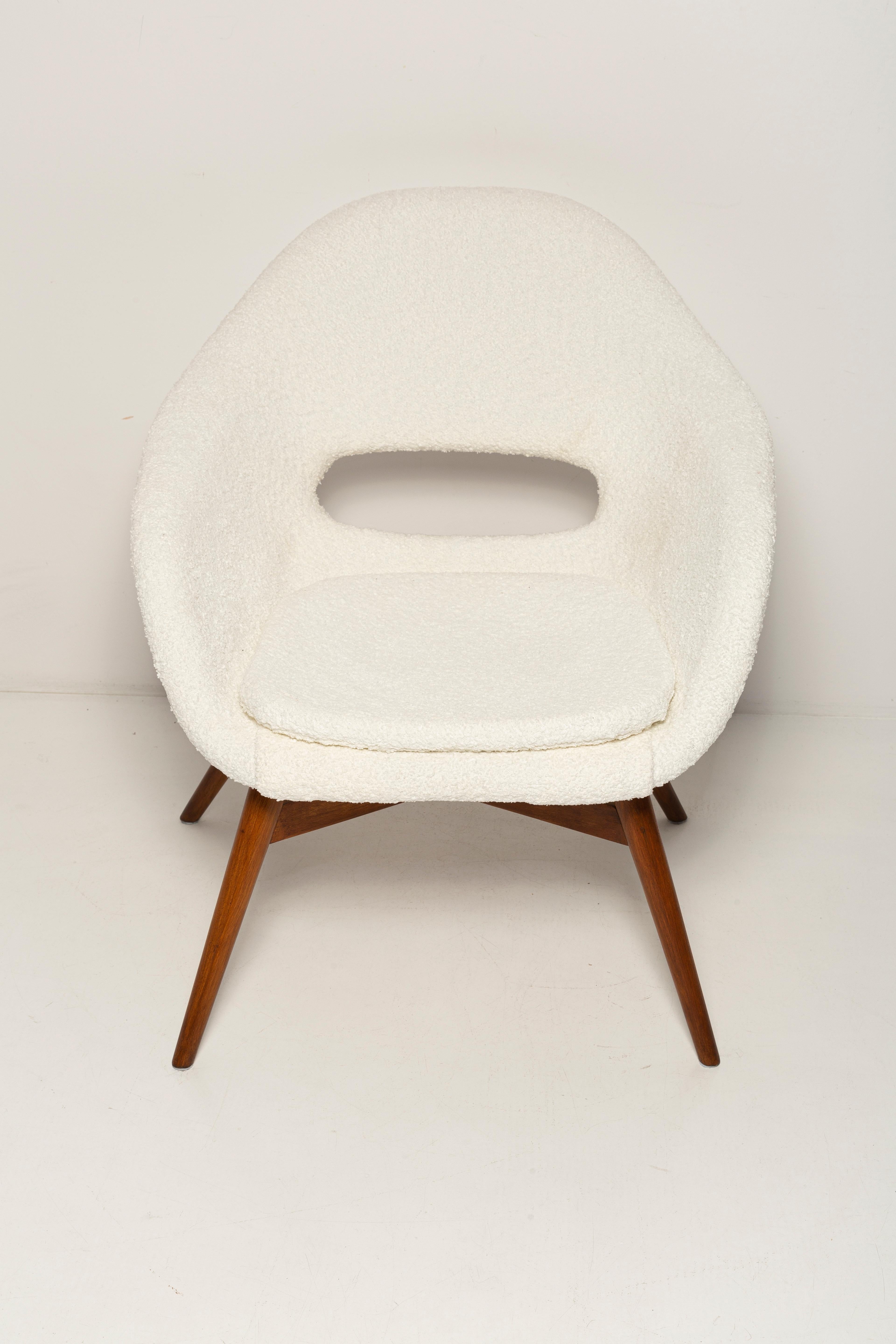 Mid-Century White Boucle Shell Chair, Miroslav Navratil, Czechoslovakia, 1960s For Sale 1