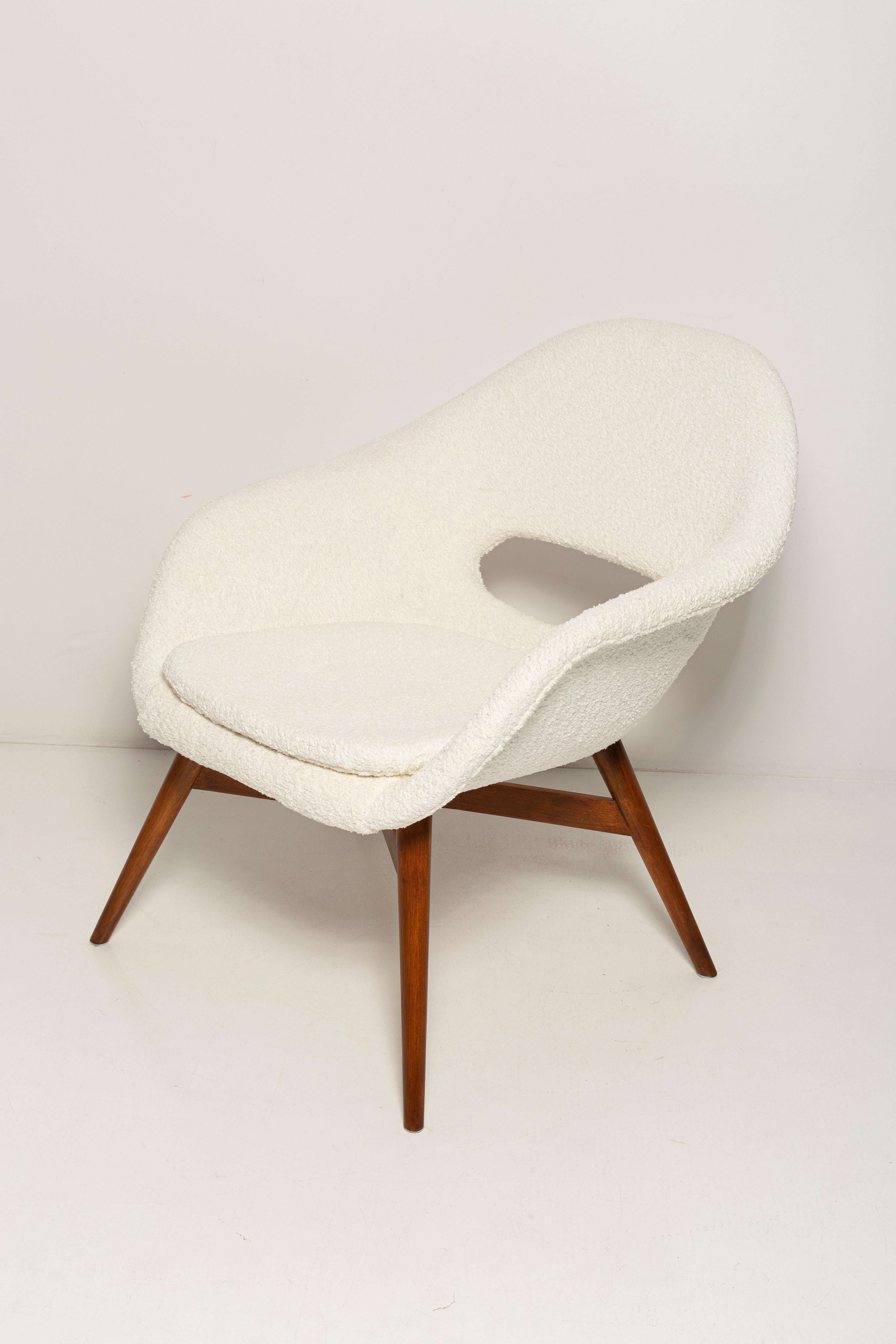 Mid-Century White Boucle Shell Chair, Miroslav Navratil, Czechoslovakia, 1960s For Sale 2