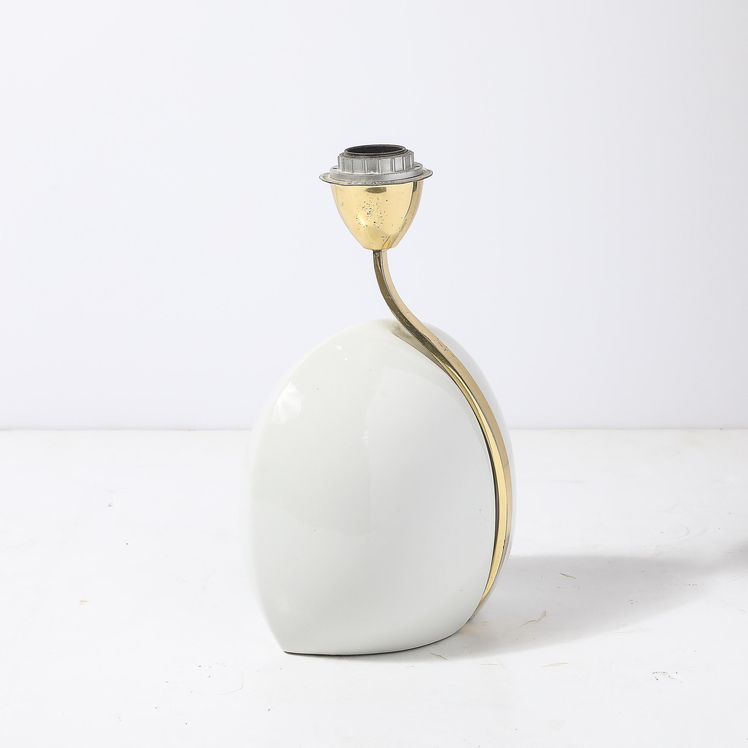 Lampade da tavolo scultoree di metà secolo in ceramica bianca e ottone lucido di Lumi Murano in vendita 1