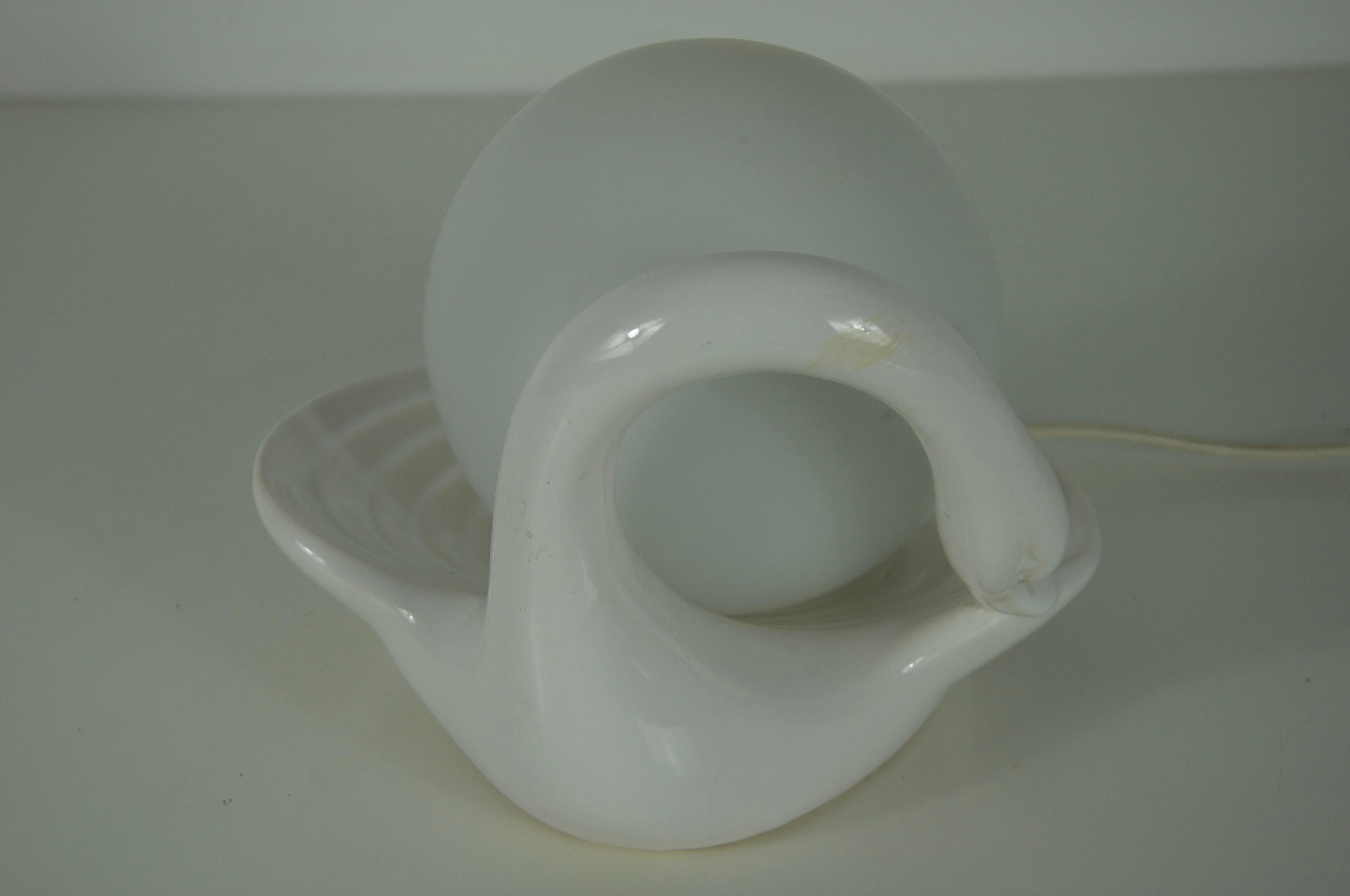 Lámpara de mesa de cerámica blanca de mediados de siglo, años 60, Italia mediados del siglo XX en venta