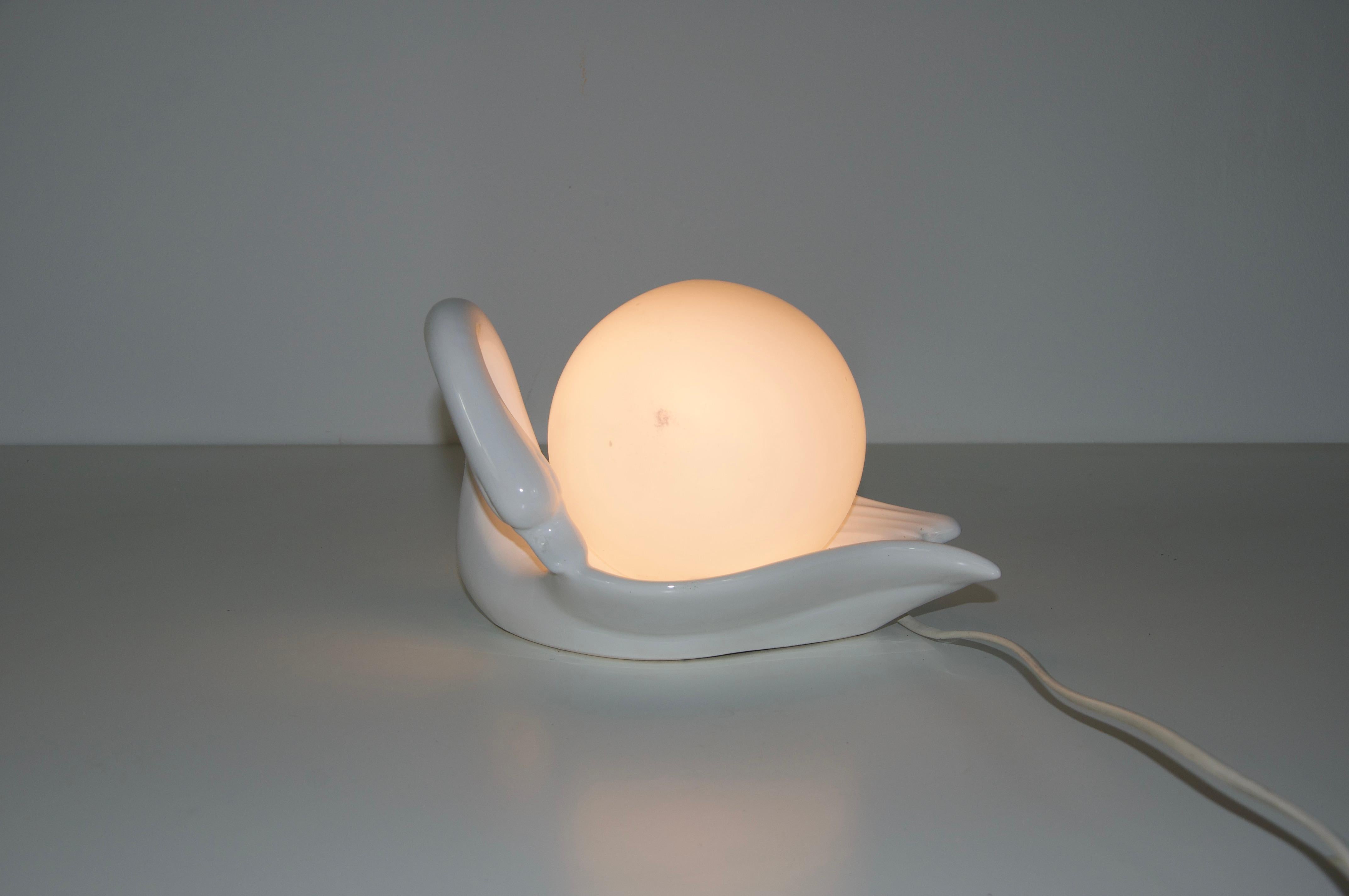 Lámpara de mesa de cerámica blanca de mediados de siglo, años 60, Italia en venta 2