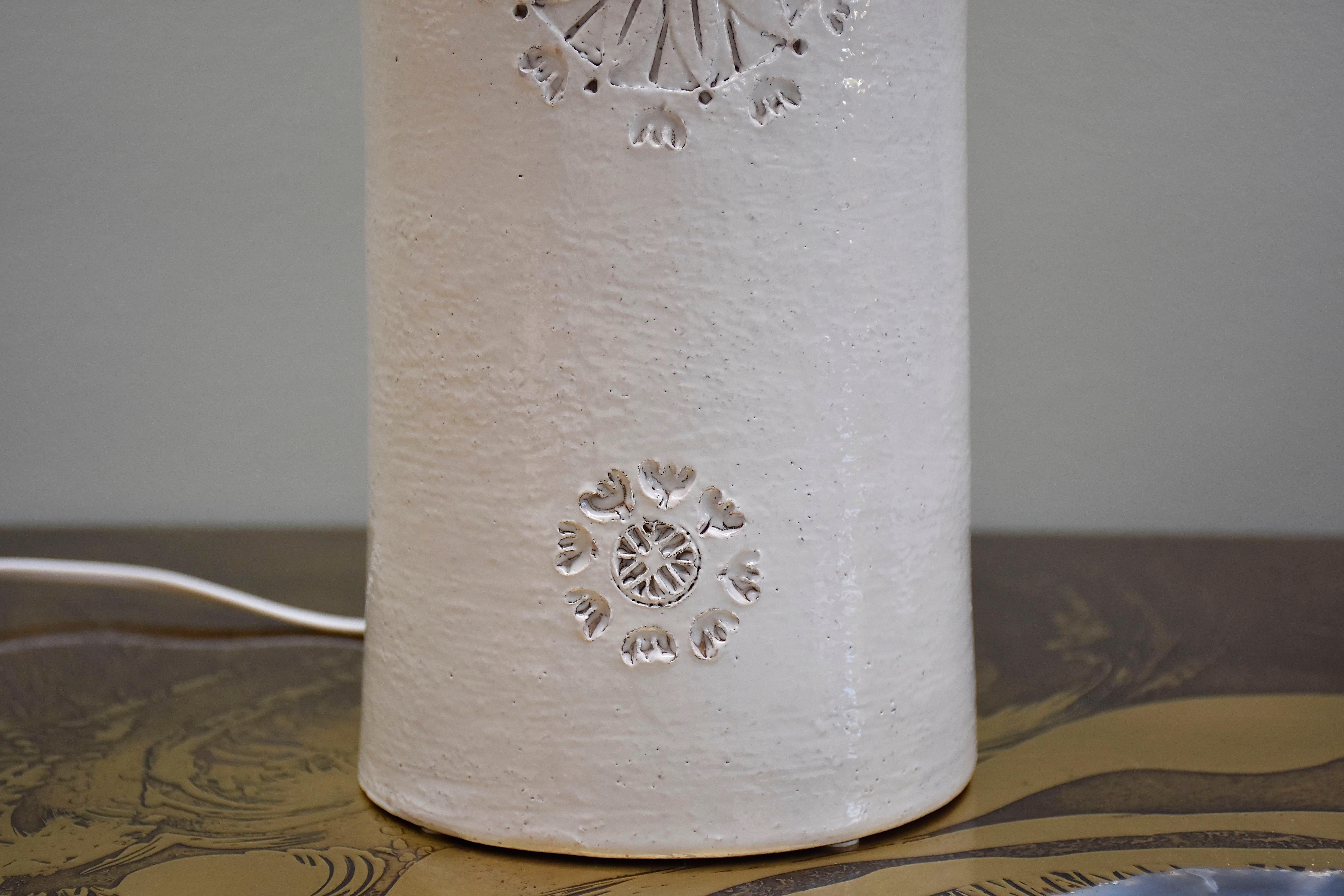 Mid-Century Modern Lampe de table en céramique blanche du milieu du siècle par Bitossi en vente