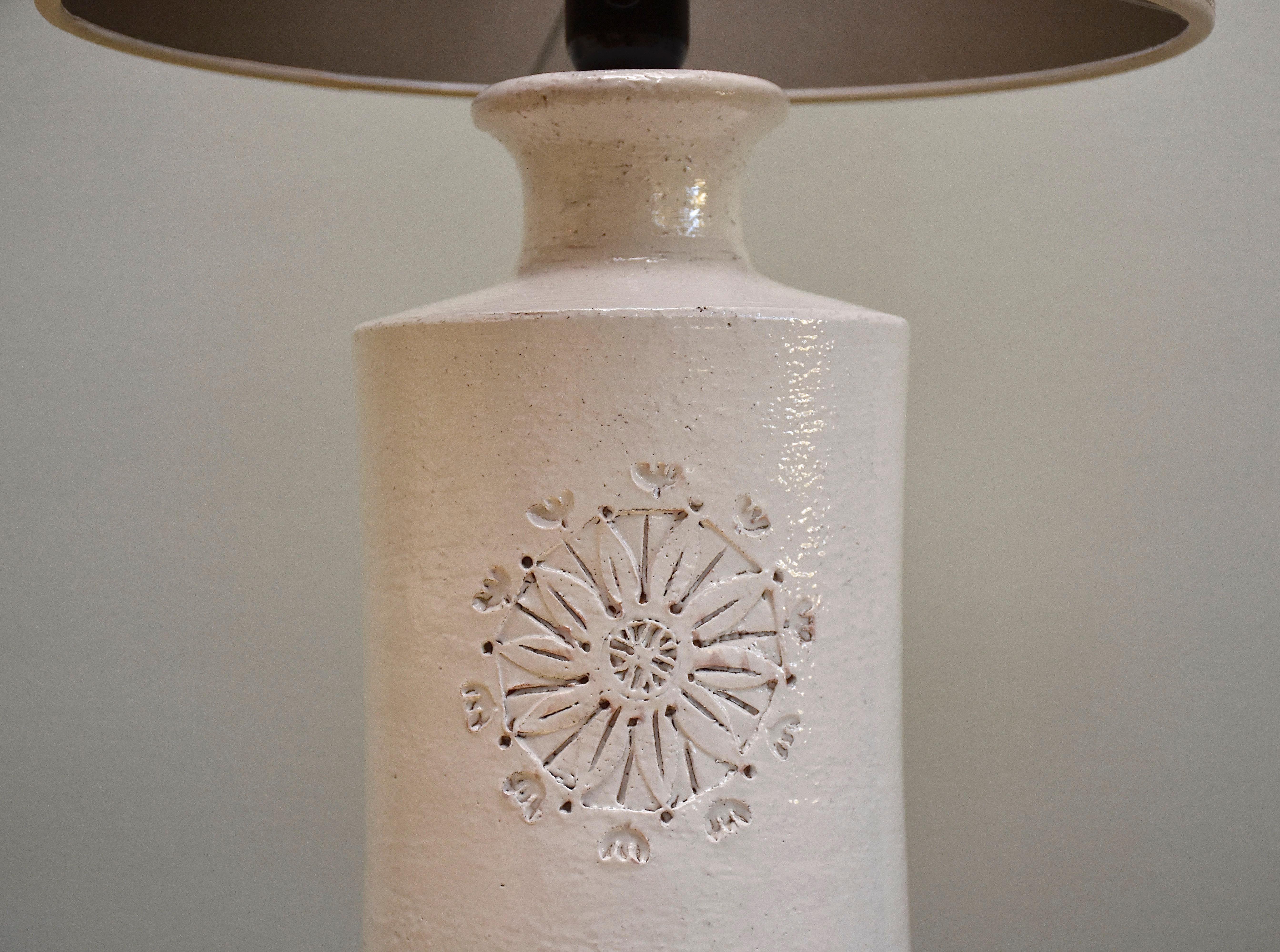 italien Lampe de table en céramique blanche du milieu du siècle par Bitossi en vente