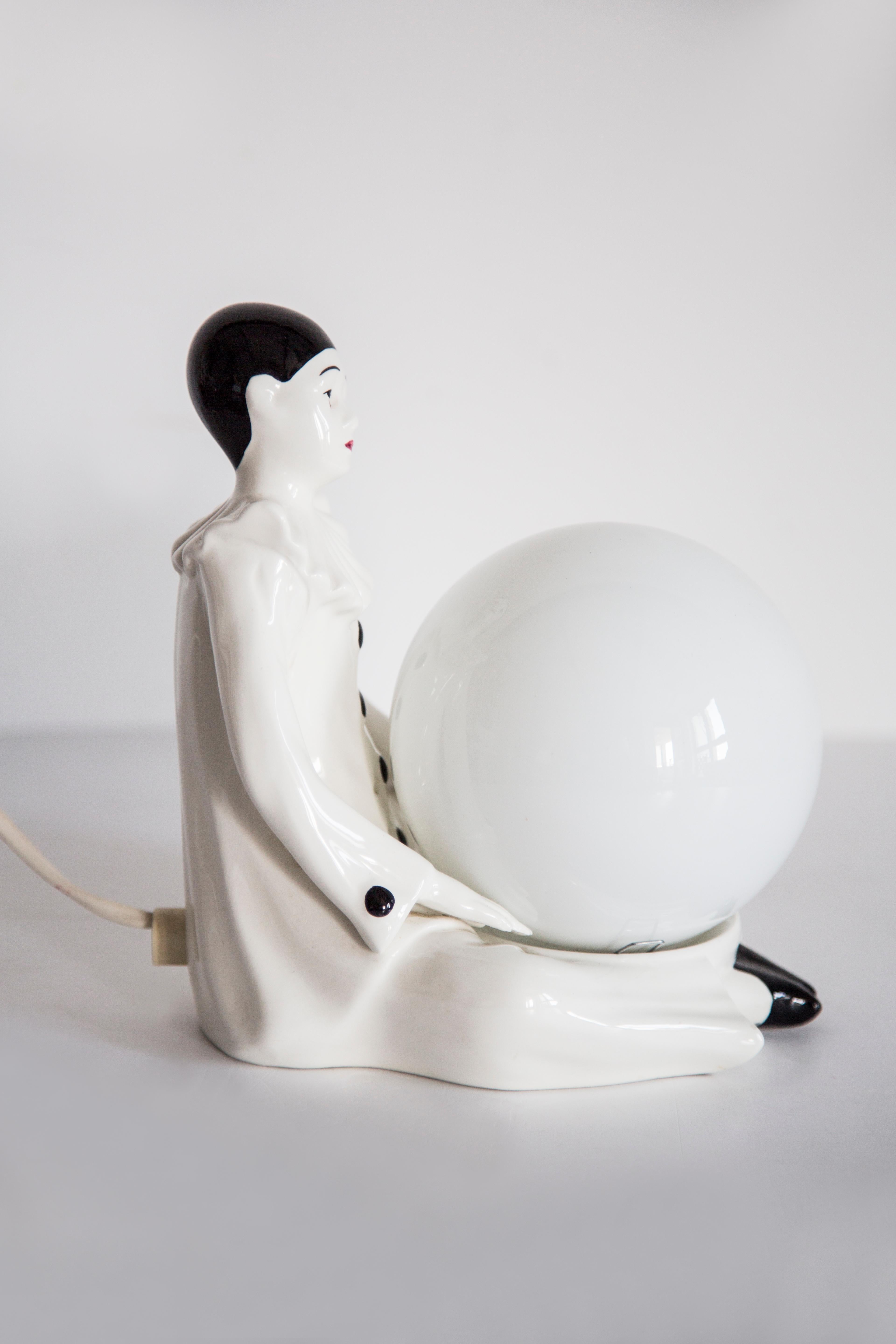 XX secolo Lampada da tavolo in ceramica bianca del Mid Century, Europa, anni '60