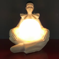 Lampada da tavolo in ceramica bianca di metà secolo Pierrot 1960