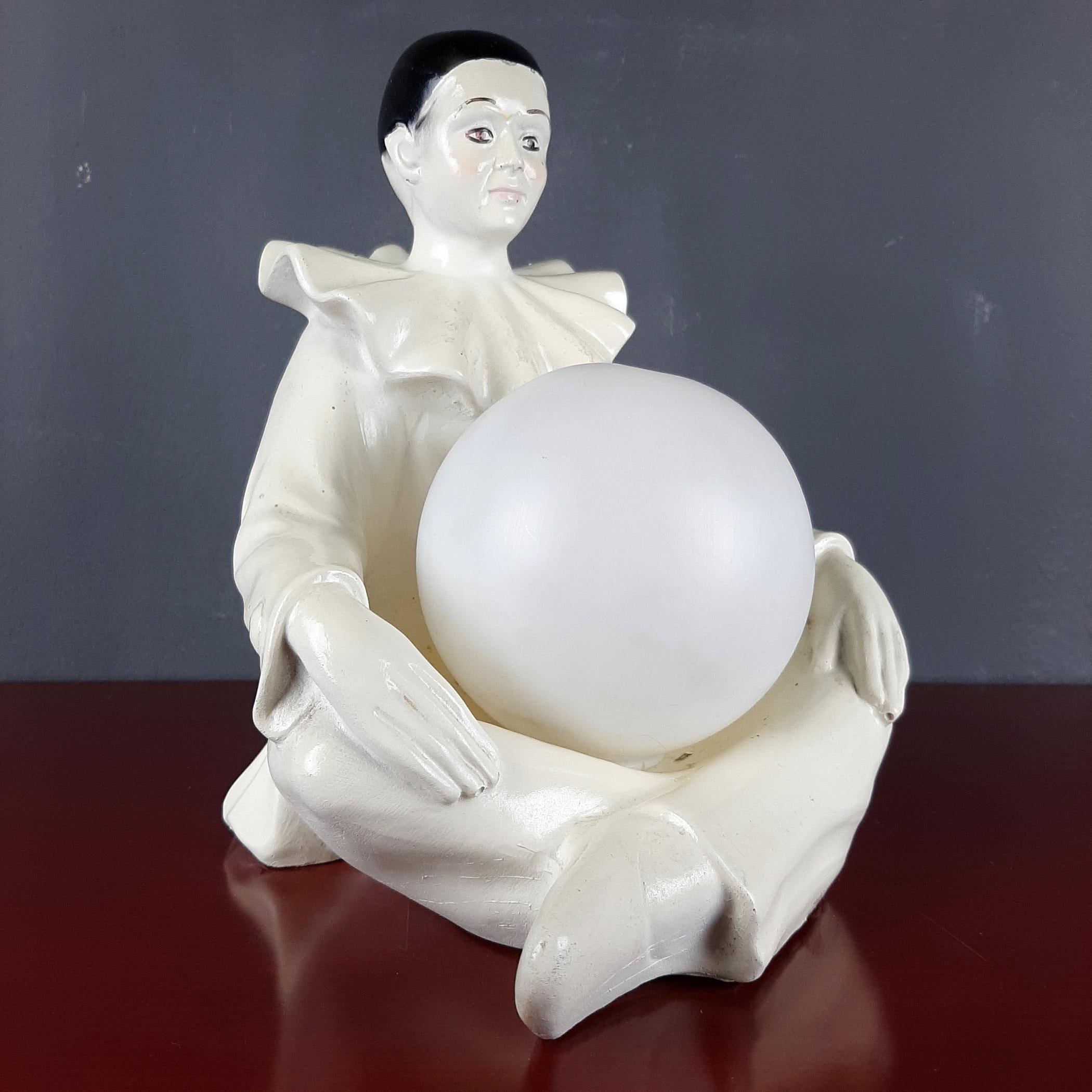 Mid-Century Weiße Keramik-Tischlampe Pierrot 1960er Jahre im Angebot 1