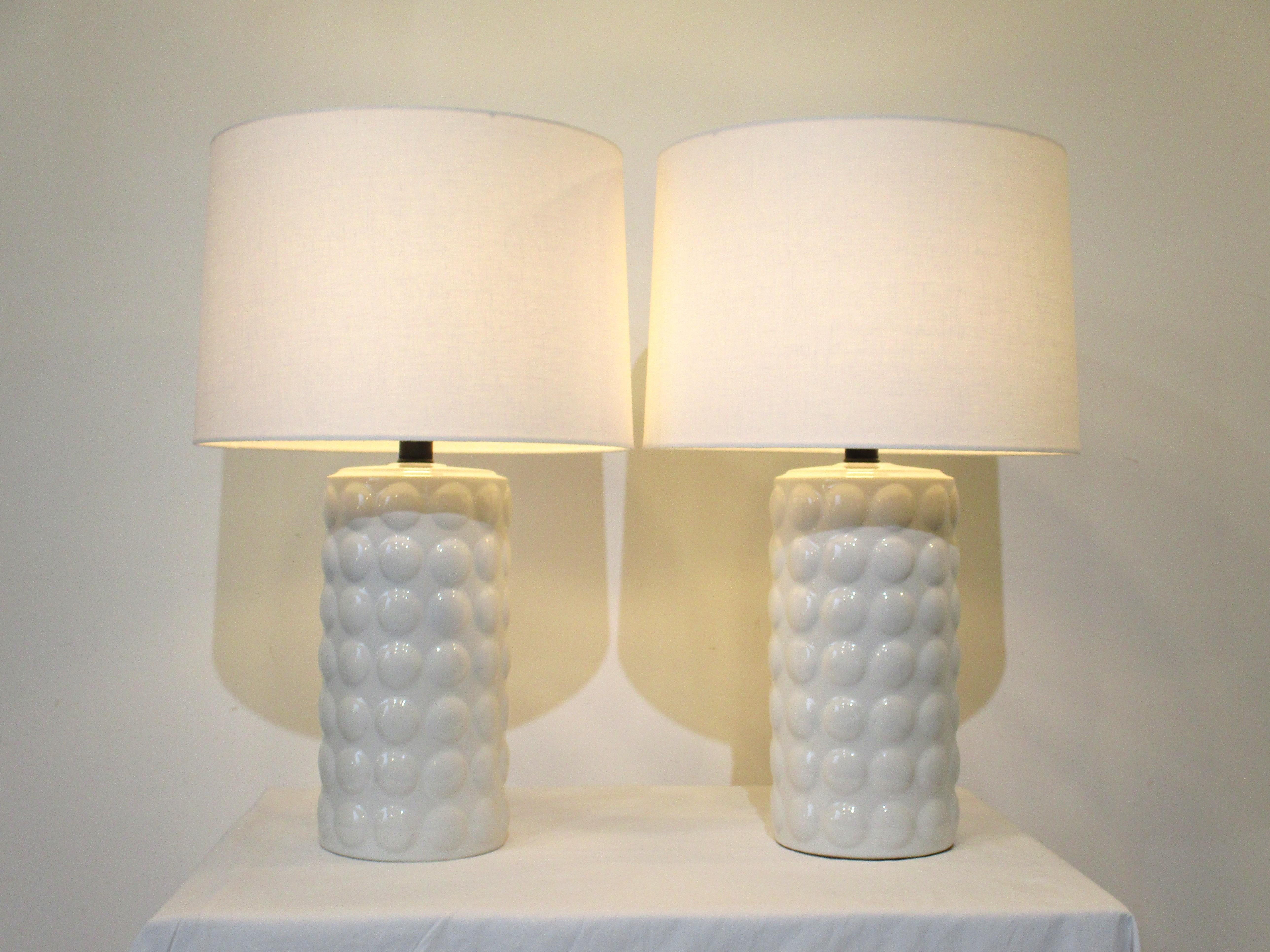 Midcentury White Ceramic Table Lamps in the Style of Chapman  For Sale 3
