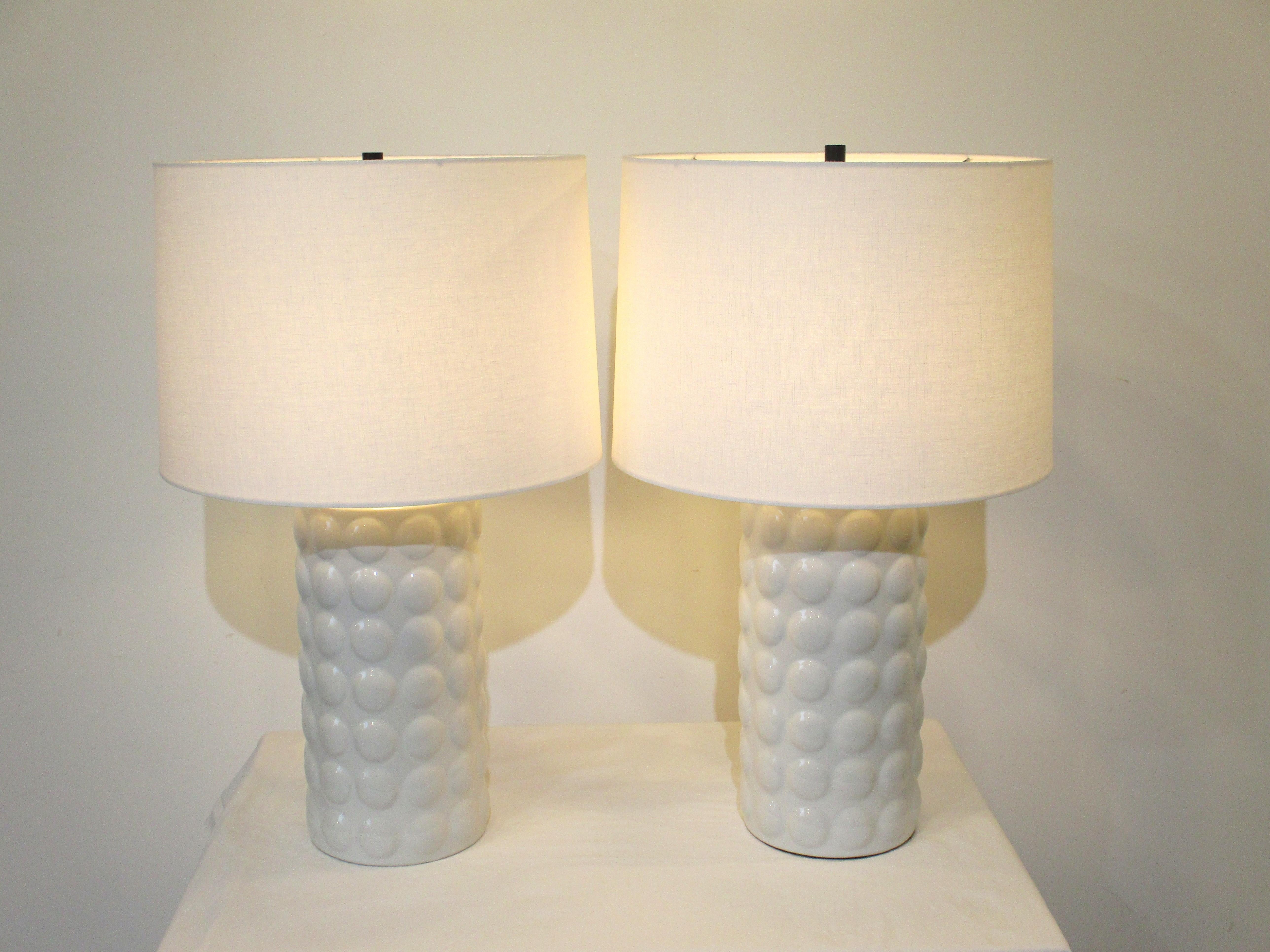 Midcentury White Ceramic Table Lamps in the Style of Chapman  For Sale 2