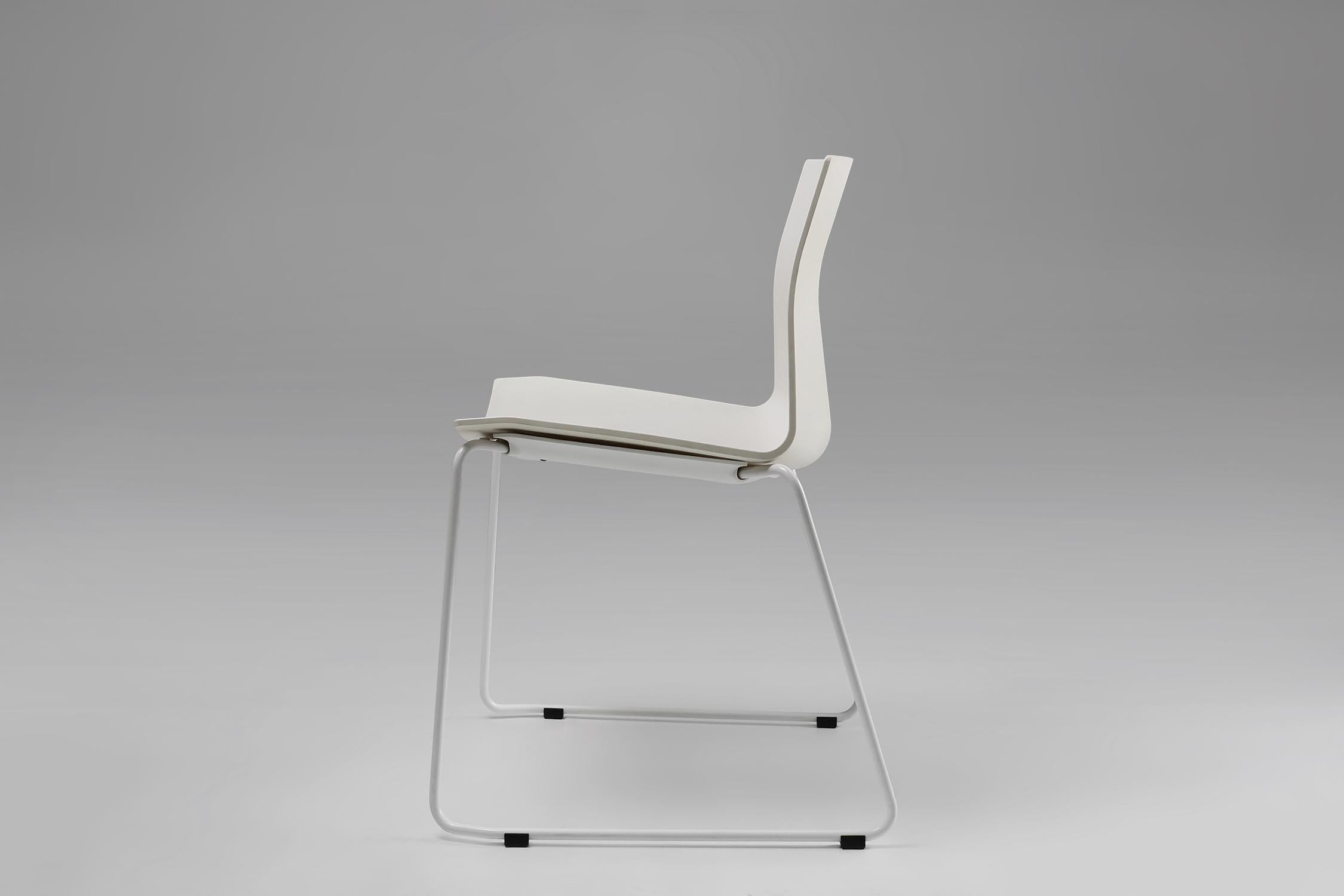 Belgium / 2000 / chair / plastic, metal / Mid-century / Design

A sleek white chair with metal frame designed in Belgium. This stylish and functional chair is an asset for both outside and inside and easy to mix with other chairs. With a comfortable