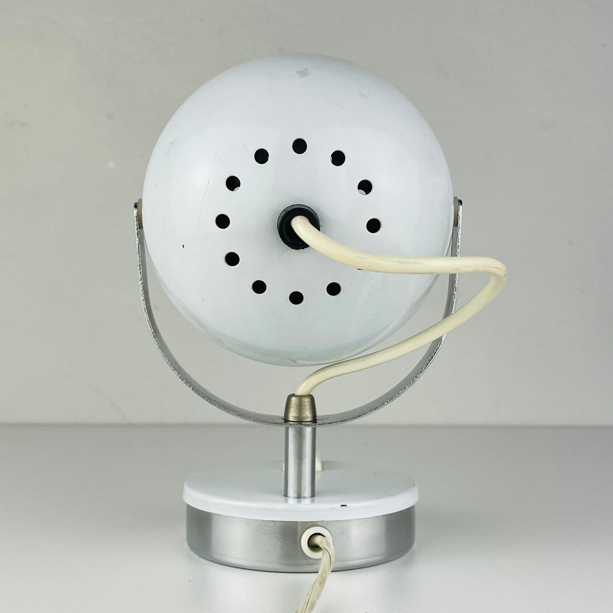 Mid-Century White Desk Lamp Eyeball Italy 60s  For Sale 4