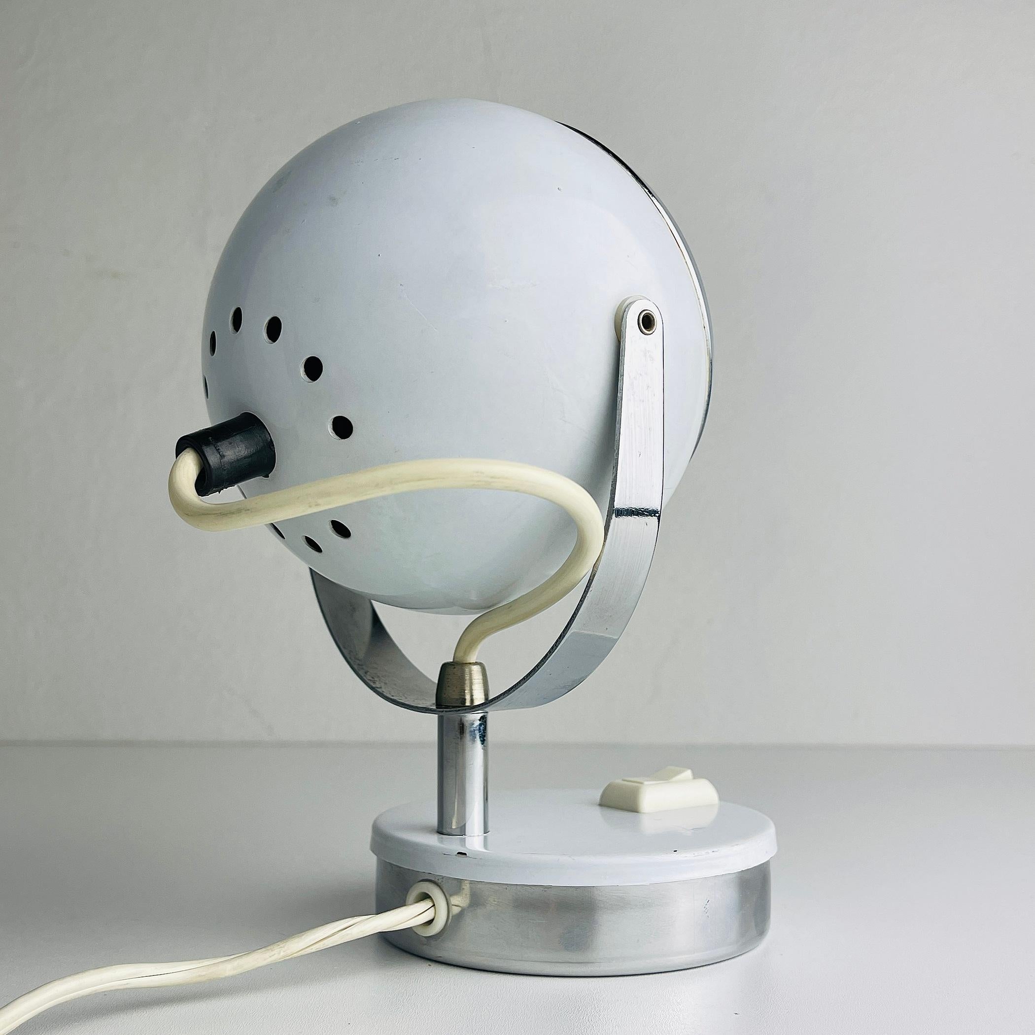 Métal Lampe de bureau blanche Mid-Century Eyeball Italy 60s  en vente