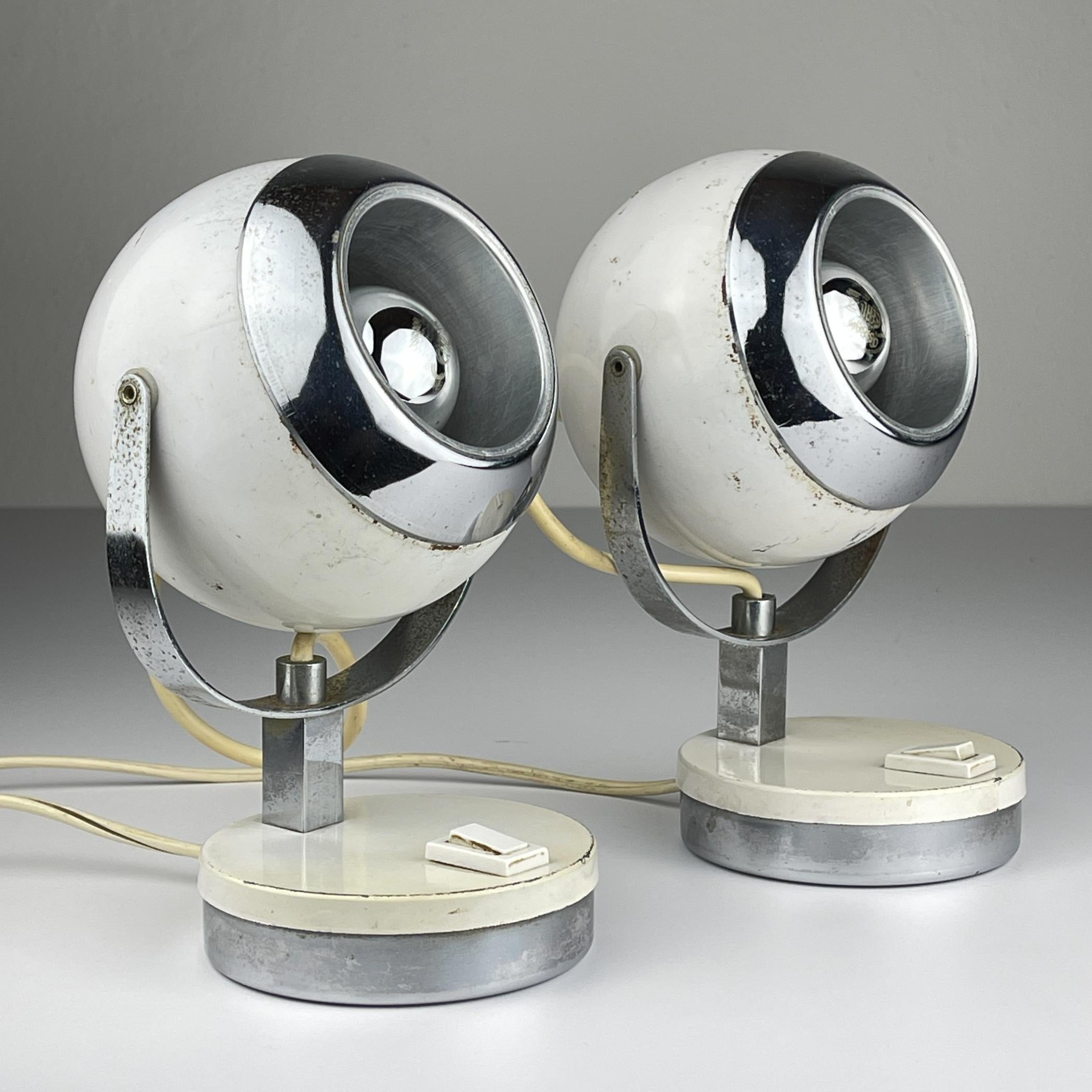 Weiße Schreibtischlampen aus der Mitte des Jahrhunderts Eyeball, Italien 1960er Jahre, 2er-Set im Angebot 3