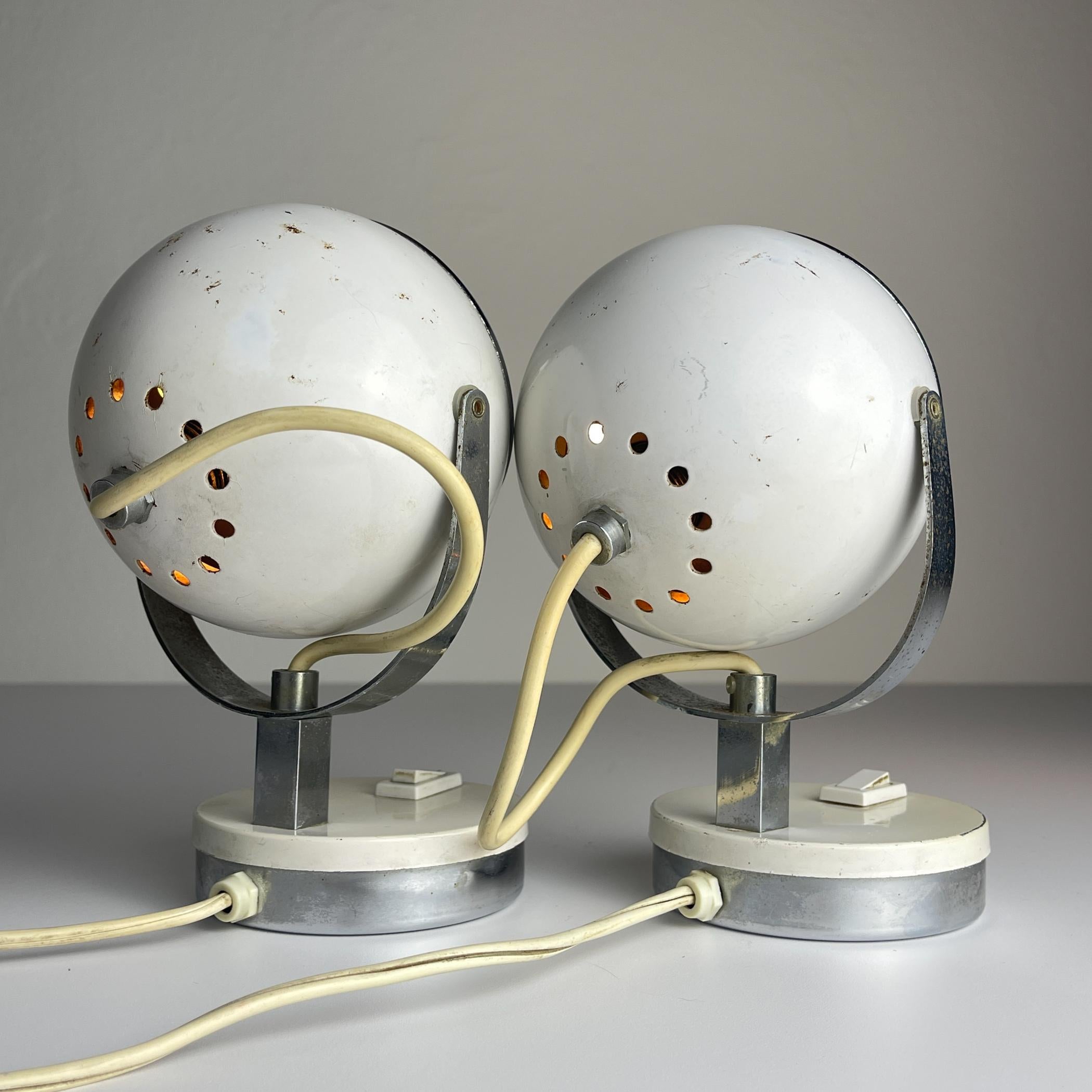 Weiße Schreibtischlampen aus der Mitte des Jahrhunderts Eyeball, Italien 1960er Jahre, 2er-Set im Angebot 5