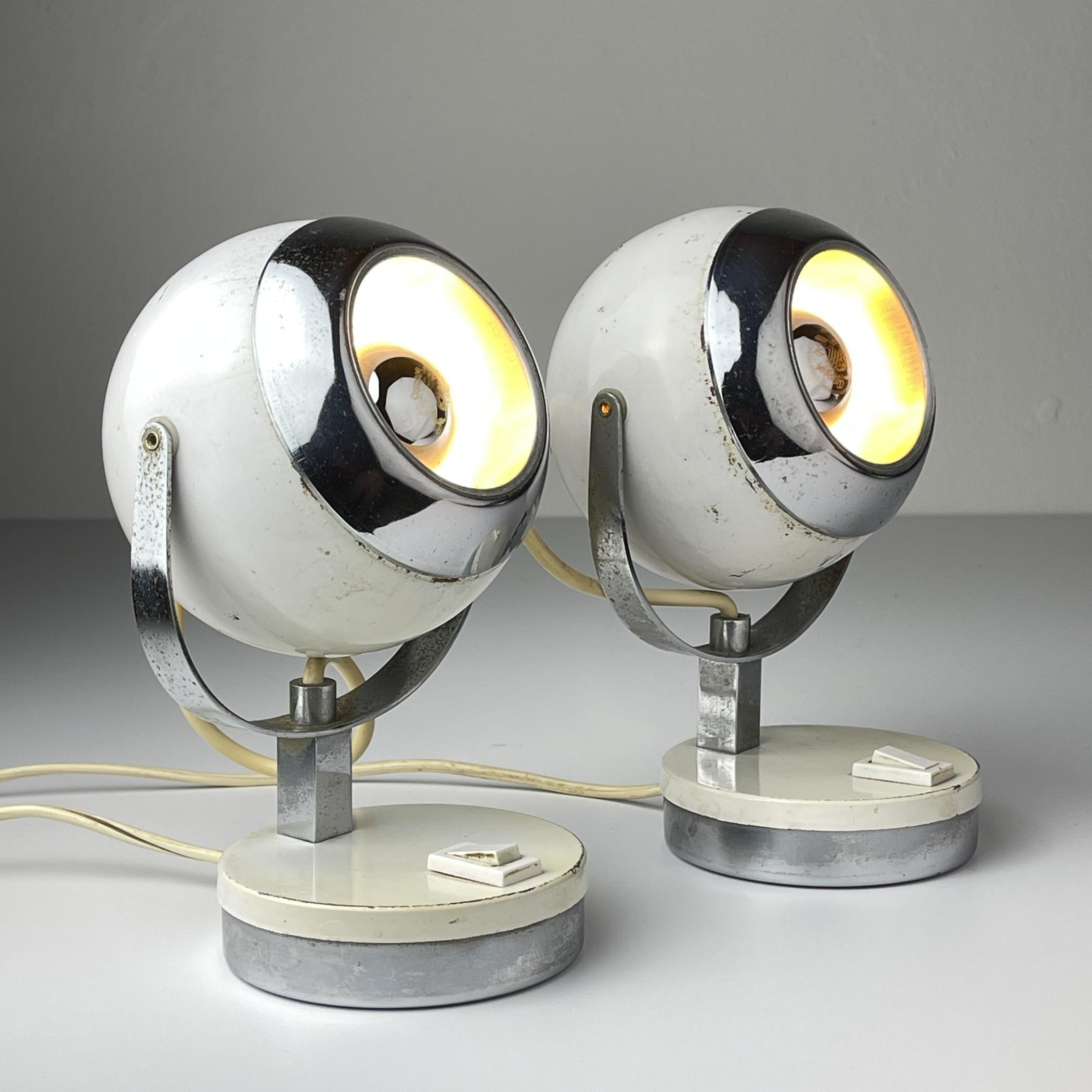 Weiße Schreibtischlampen aus der Mitte des Jahrhunderts Eyeball, Italien 1960er Jahre, 2er-Set im Angebot 6