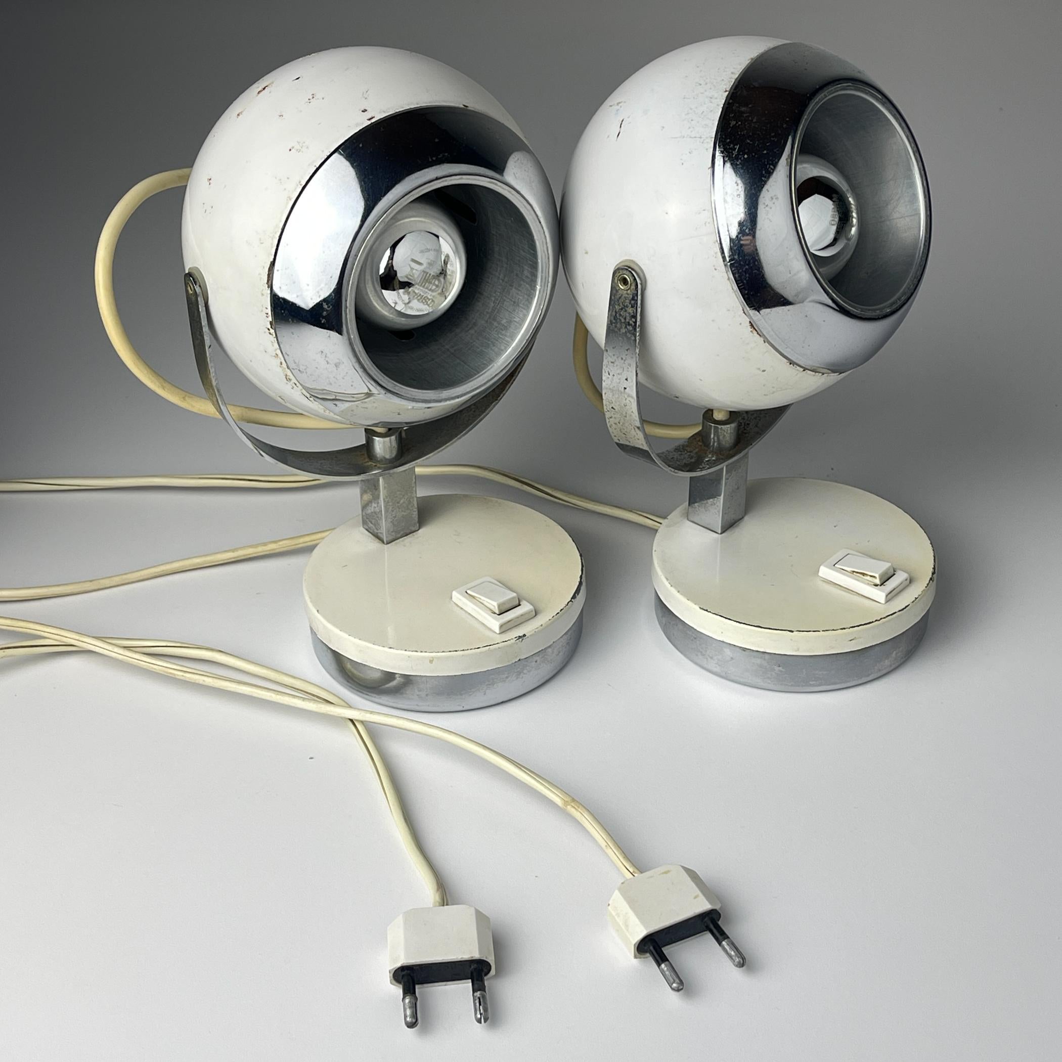 Weiße Schreibtischlampen aus der Mitte des Jahrhunderts Eyeball, Italien 1960er Jahre, 2er-Set im Angebot 7