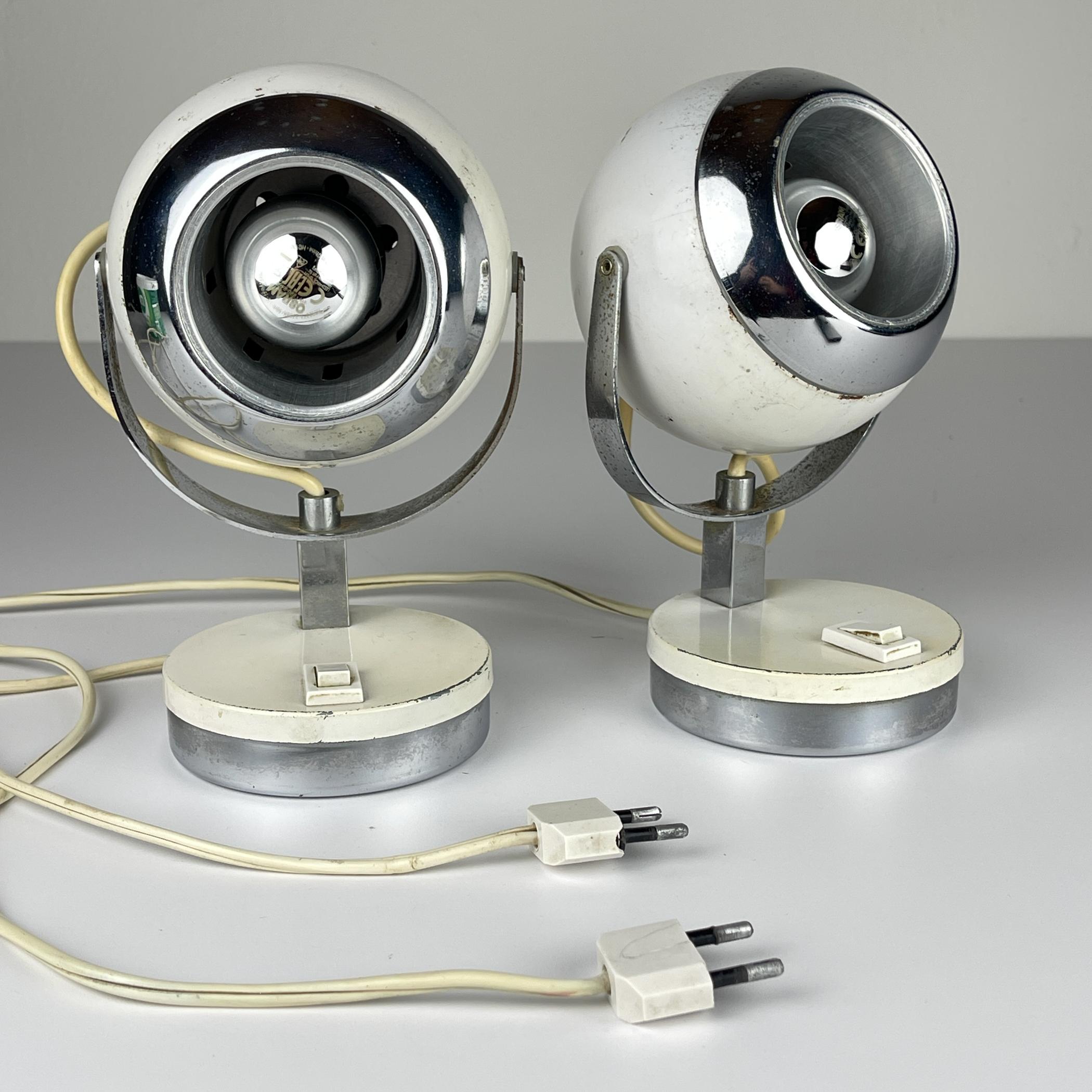 Weiße Schreibtischlampen aus der Mitte des Jahrhunderts Eyeball, Italien 1960er Jahre, 2er-Set im Zustand „Gut“ im Angebot in Miklavž Pri Taboru, SI