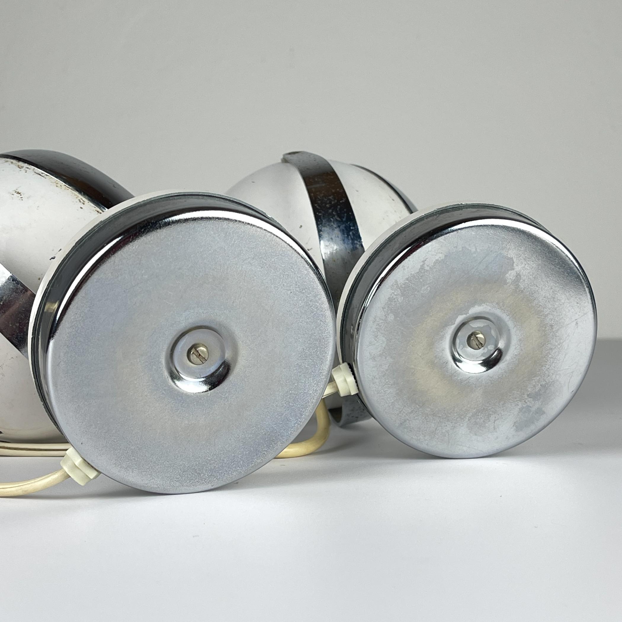 Weiße Schreibtischlampen aus der Mitte des Jahrhunderts Eyeball, Italien 1960er Jahre, 2er-Set (20. Jahrhundert) im Angebot
