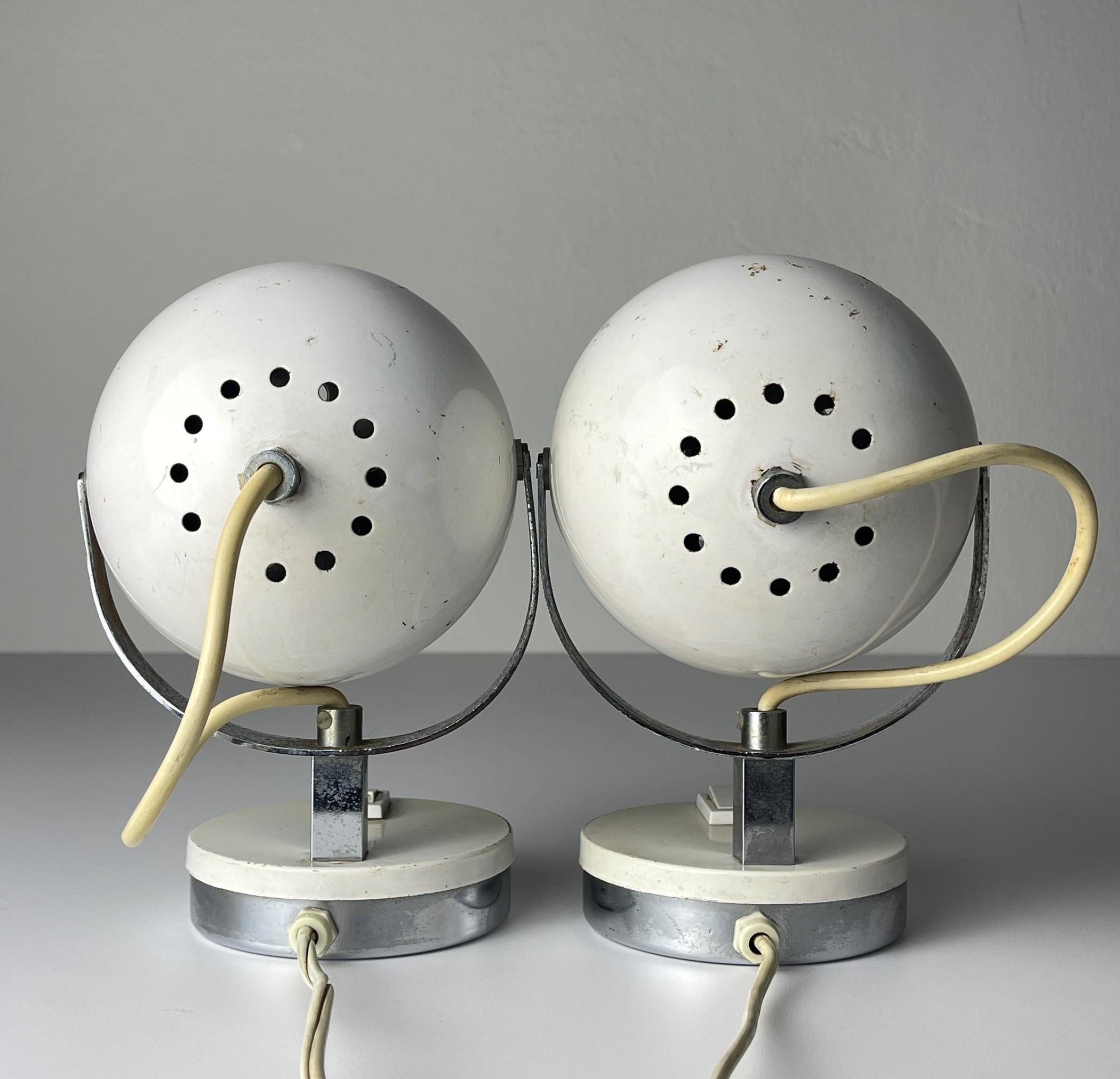 Weiße Schreibtischlampen aus der Mitte des Jahrhunderts Eyeball, Italien 1960er Jahre, 2er-Set im Angebot 2