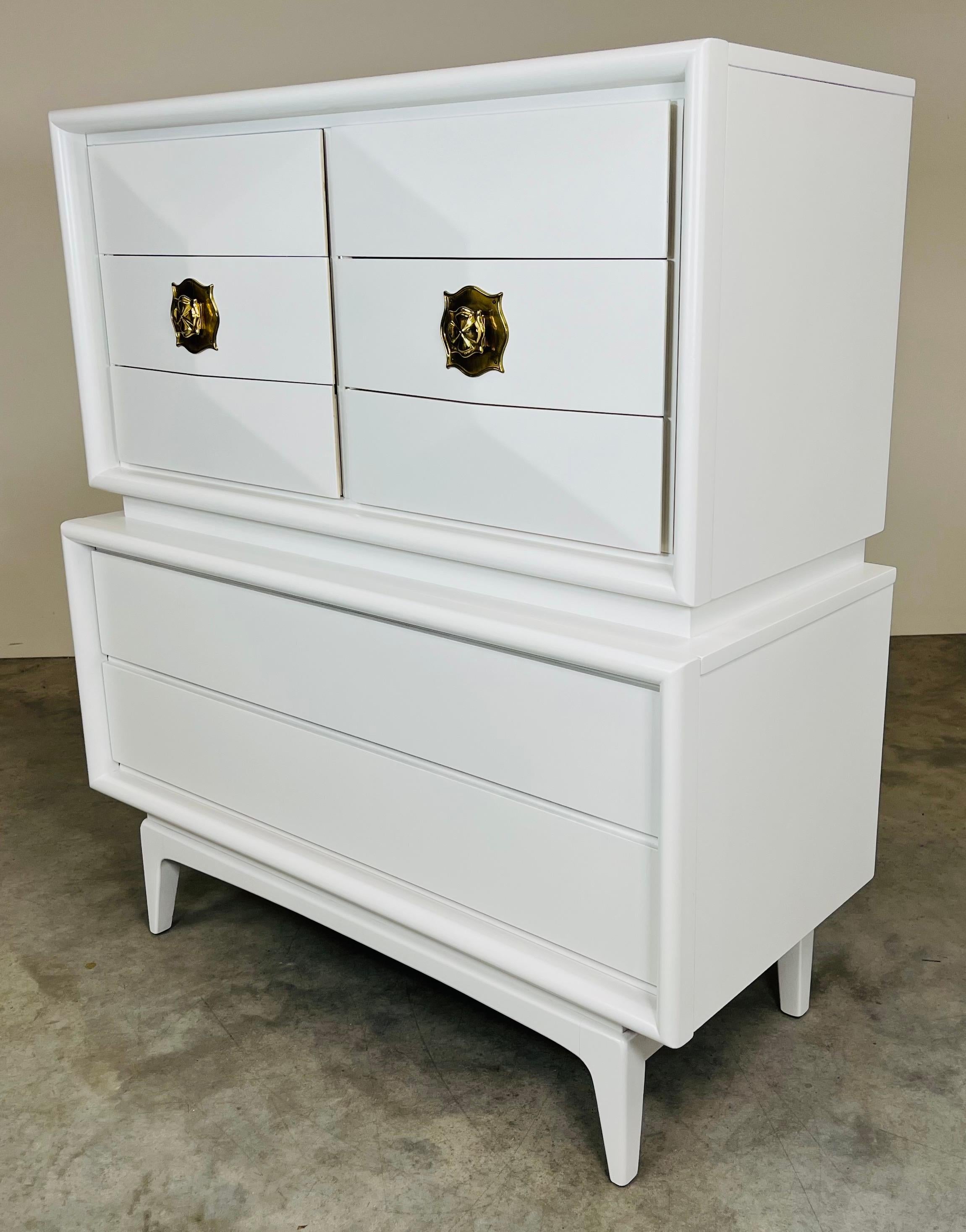 Mid-Century Modern Mid-Century White Diamond Front 8-Drawer Gentleman's Chest Dresser By United   For Sale