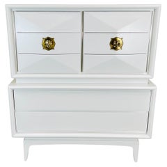 Commode pour gentleman du milieu du siècle dernier à 8 tiroirs et façade en diamant blanc par United