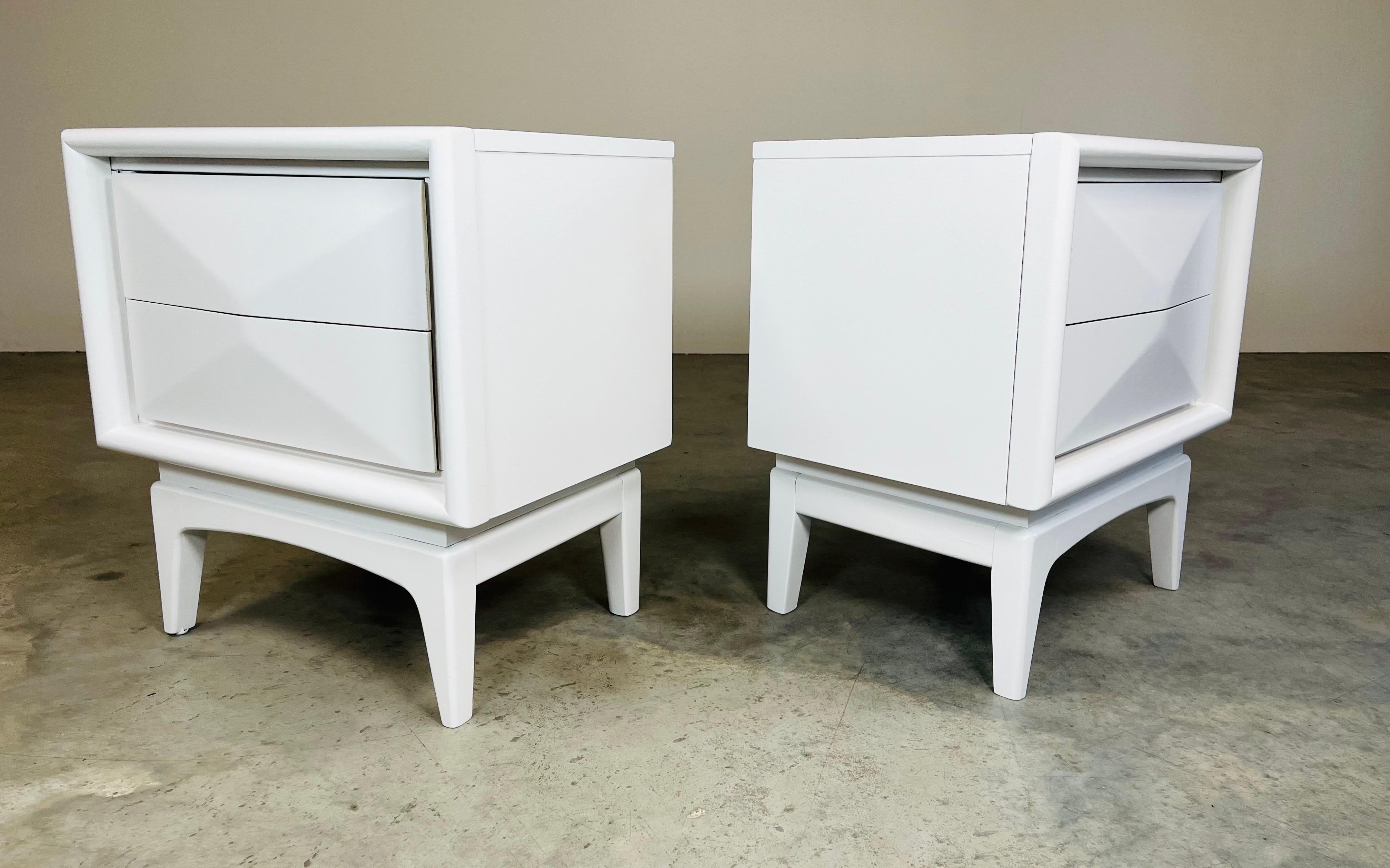 20th Century Mid-Century White Diamond Front Nightstands By United Furniture  For Sale