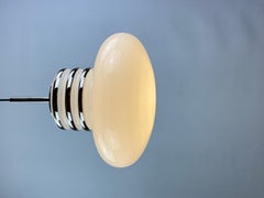 Hängeleuchte aus weißem Glas und Chrom, Mitte des Jahrhunderts, von A. Leclaire & Schäfer 1970