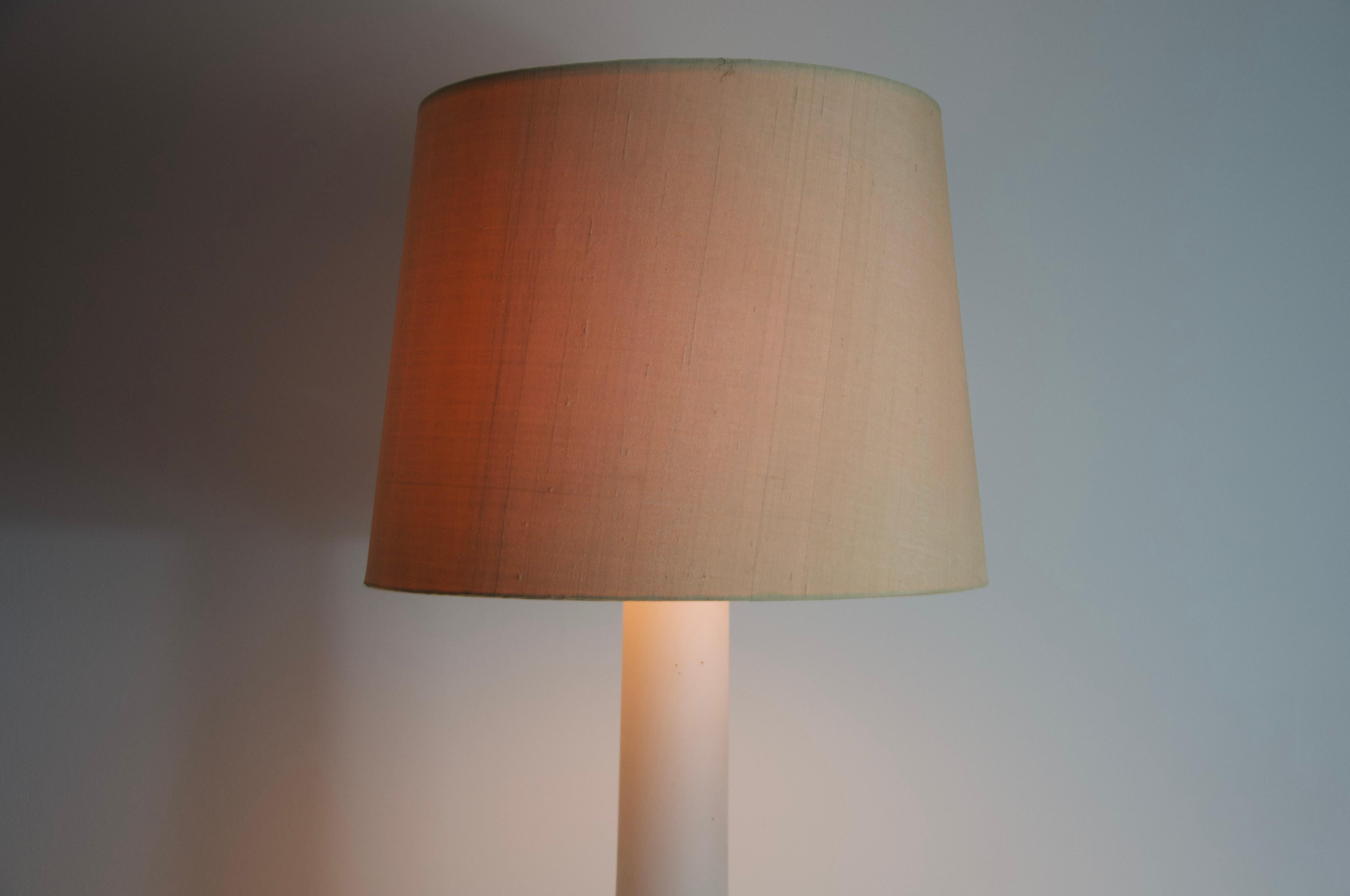 Mid Century White Glass and Fabric Shade Table Lamp by Luxus Sweden, 1960s en venta 6