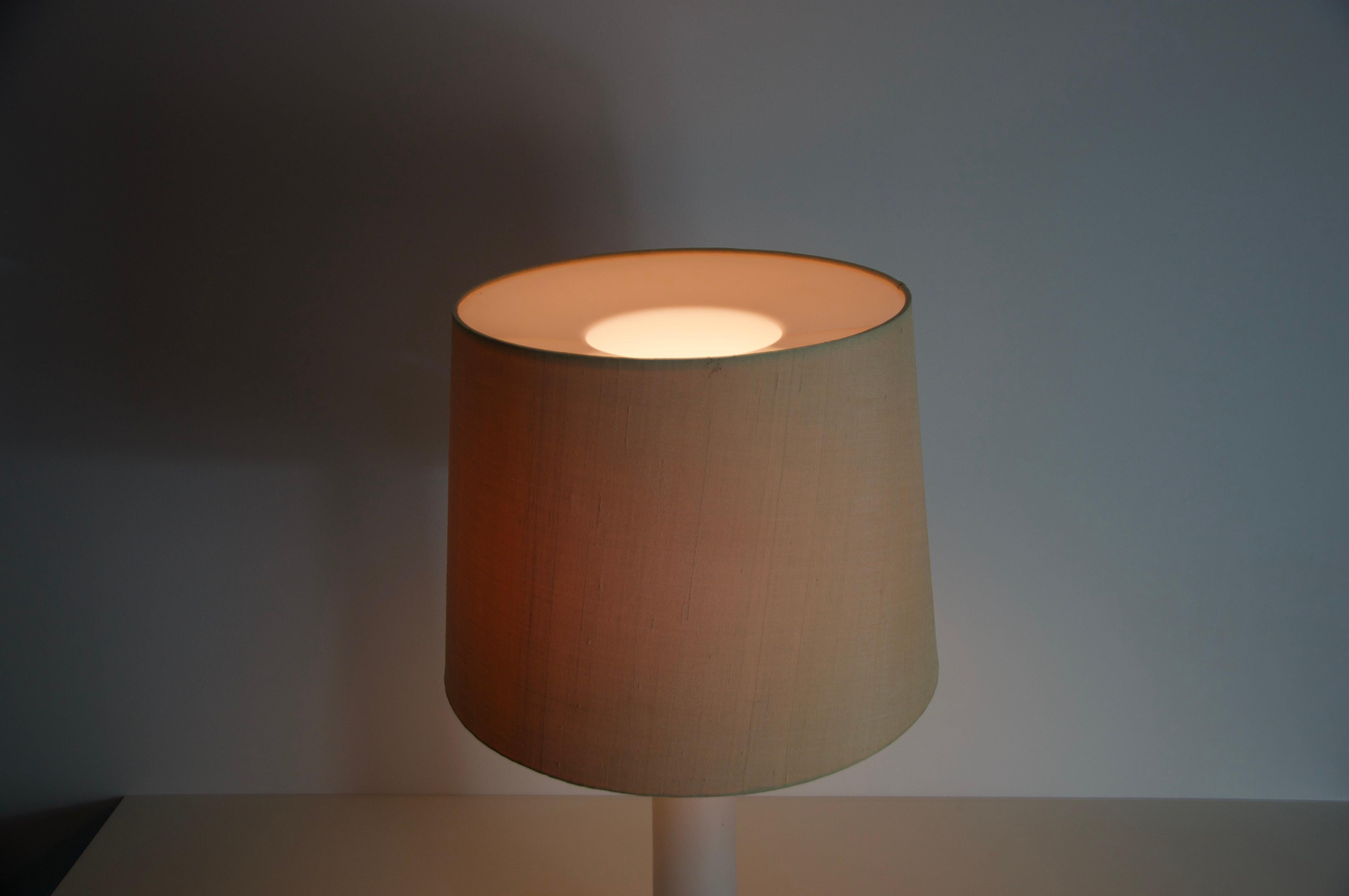Mid Century White Glass and Fabric Shade Table Lamp by Luxus Sweden, 1960s en venta 7