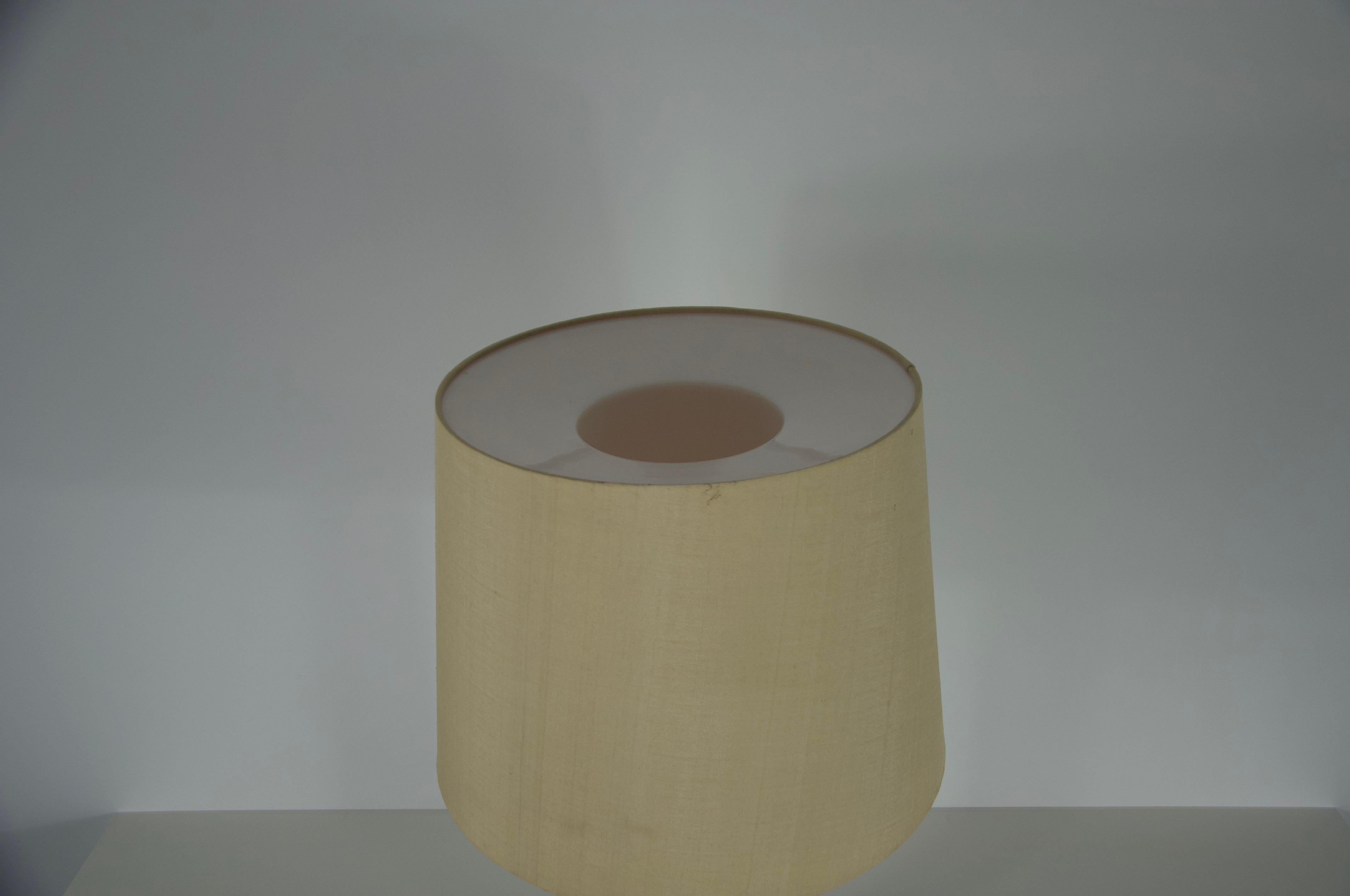 Mid Century White Glass and Fabric Shade Table Lamp by Luxus Sweden, 1960s en Bueno estado para la venta en Hagenbach, DE