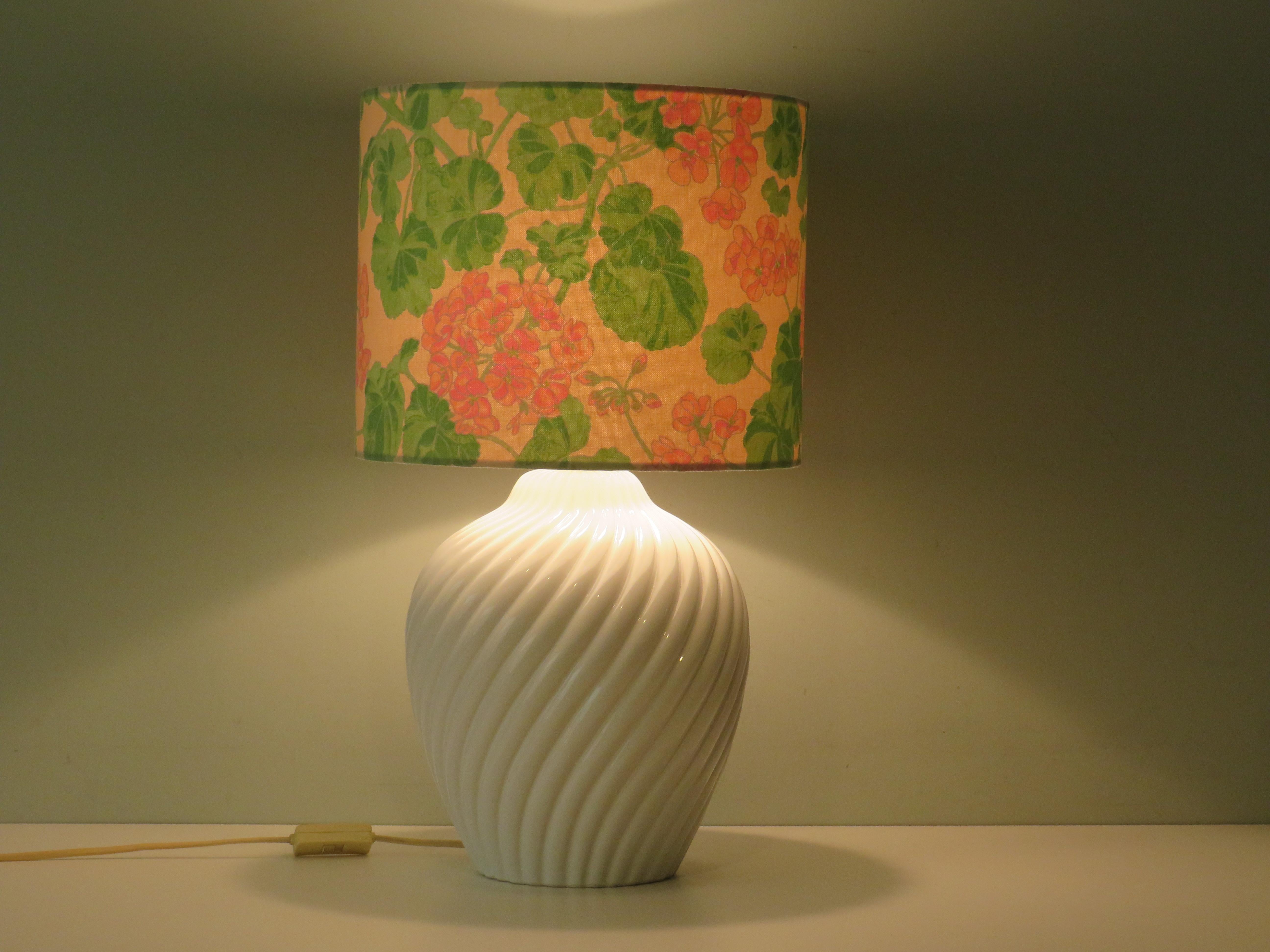 French Midcentury White, Glazed and Twisted Ceramic Table Lamp with Custom Lampshade For Sale