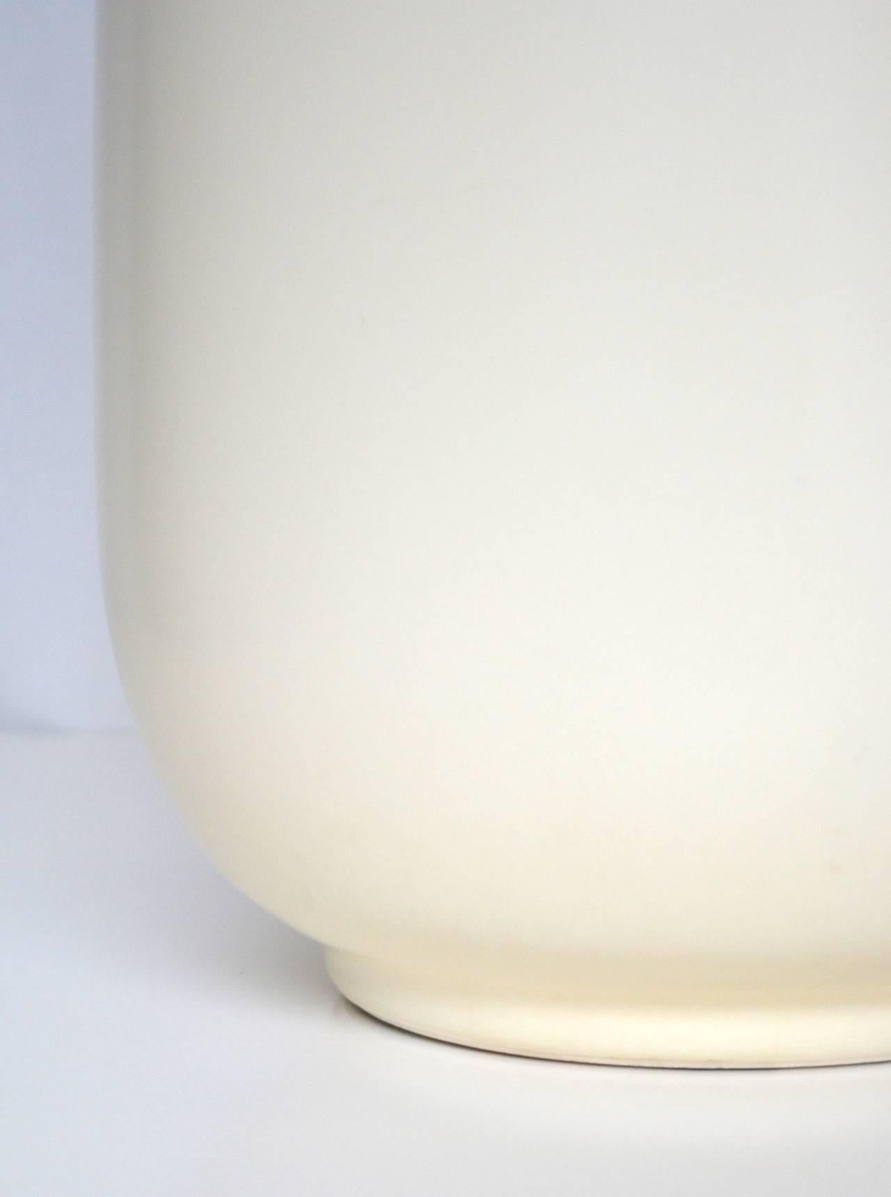 Late 20th Century Midcentury White Glazed Ovoid Form Table Lamp For Sale