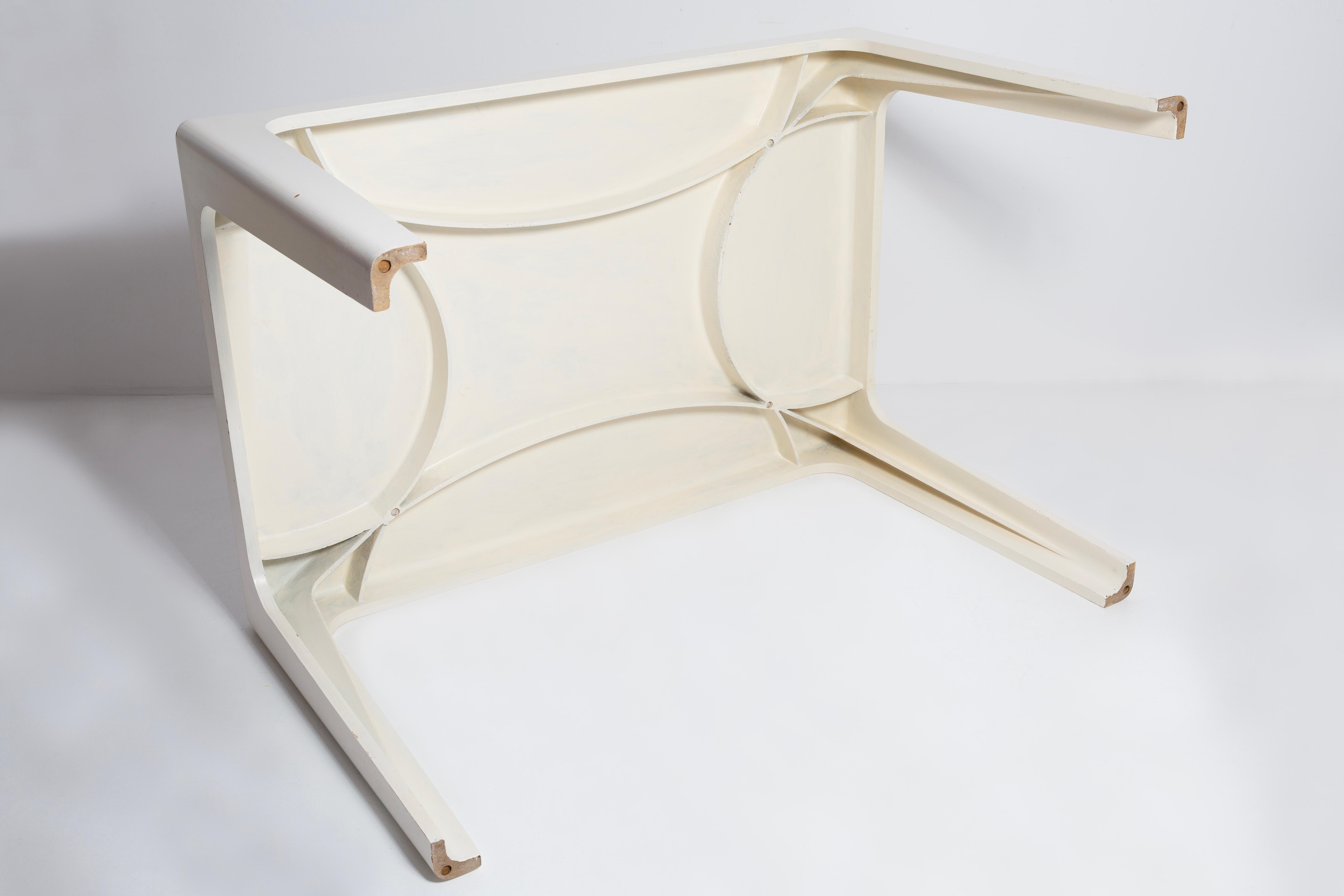 Mid Century White Kangaroo Dining Table, by Ernst Moeckl, Germany, 1968 For Sale 4