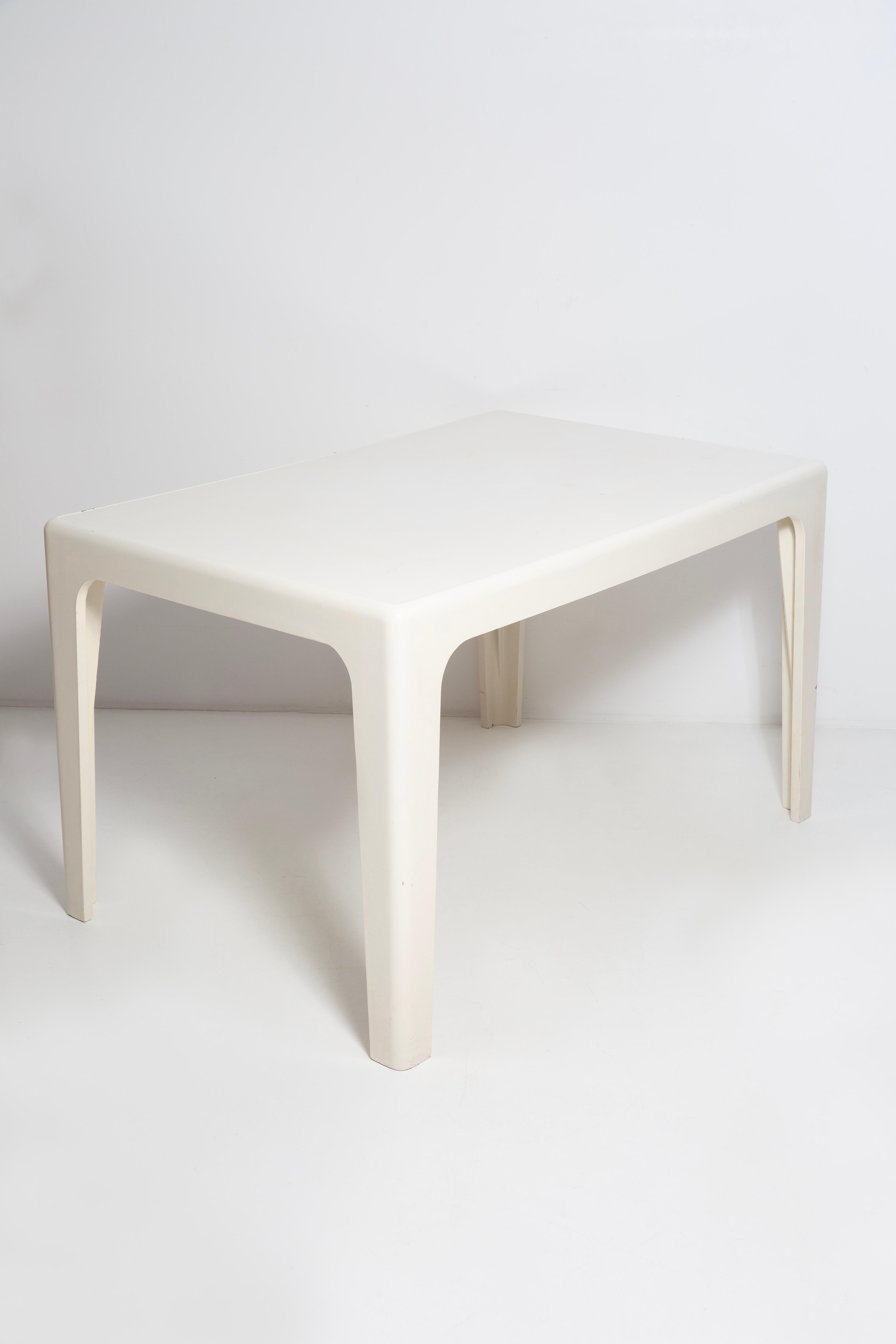 Fiberglass Mid Century White Kangaroo Dining Table, by Ernst Moeckl, Germany, 1968 For Sale