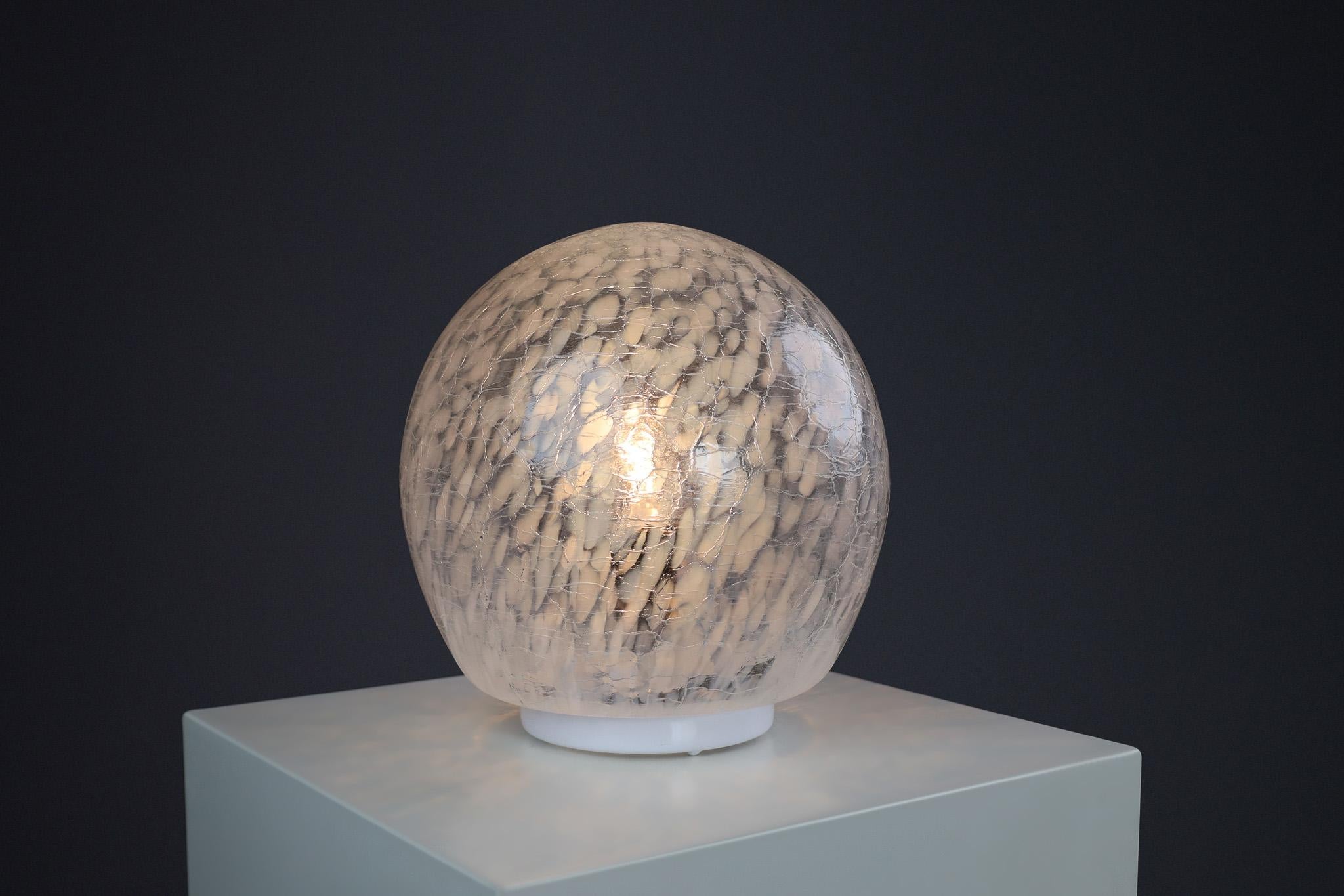 Mid-Century White/Light Blue Murano Glass Table Lamp, Italy 1970s In Good Condition For Sale In Almelo, NL