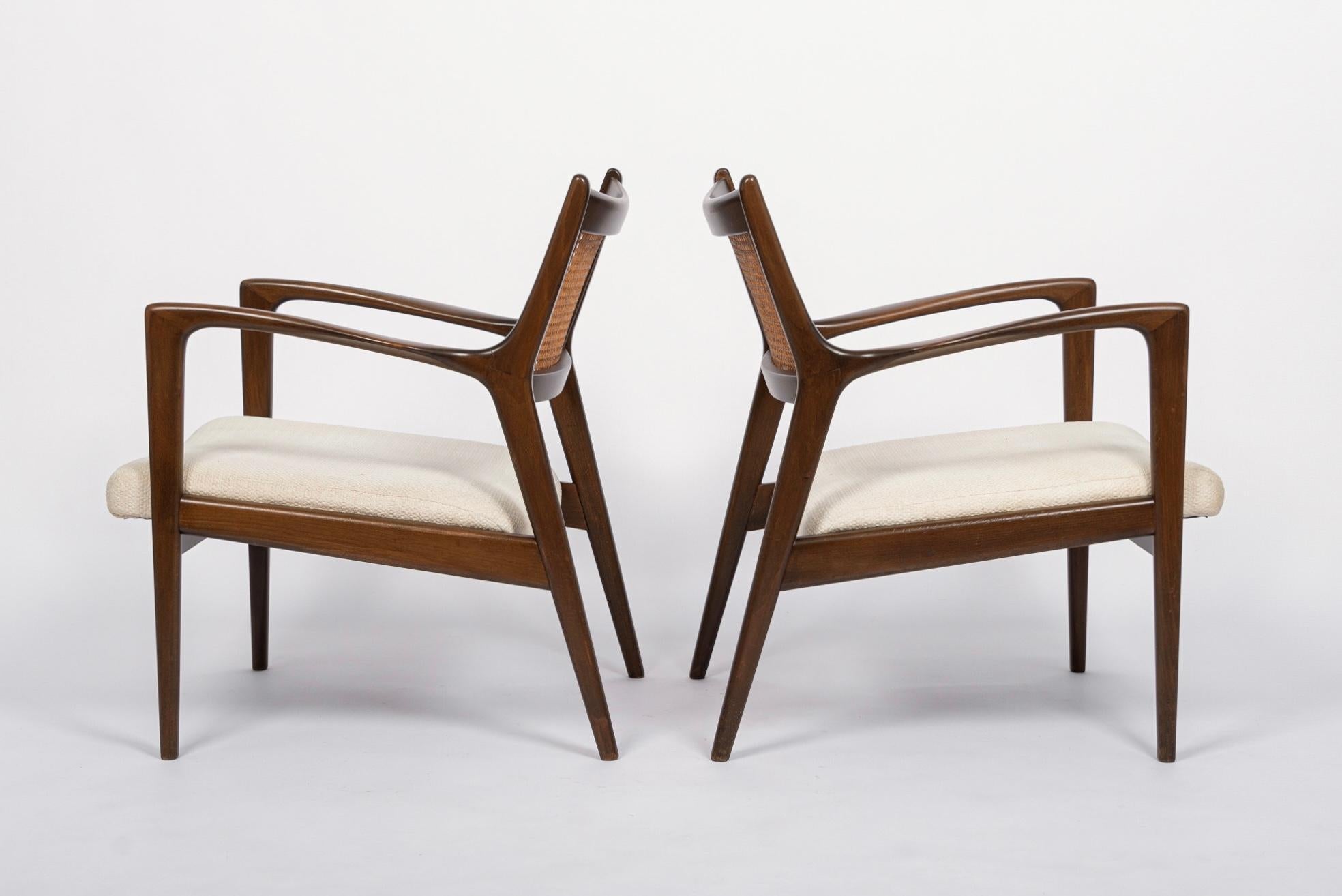 Mid Century White Lounge Chairs with Walnut and Cane Jens Risom Style In Good Condition In Detroit, MI