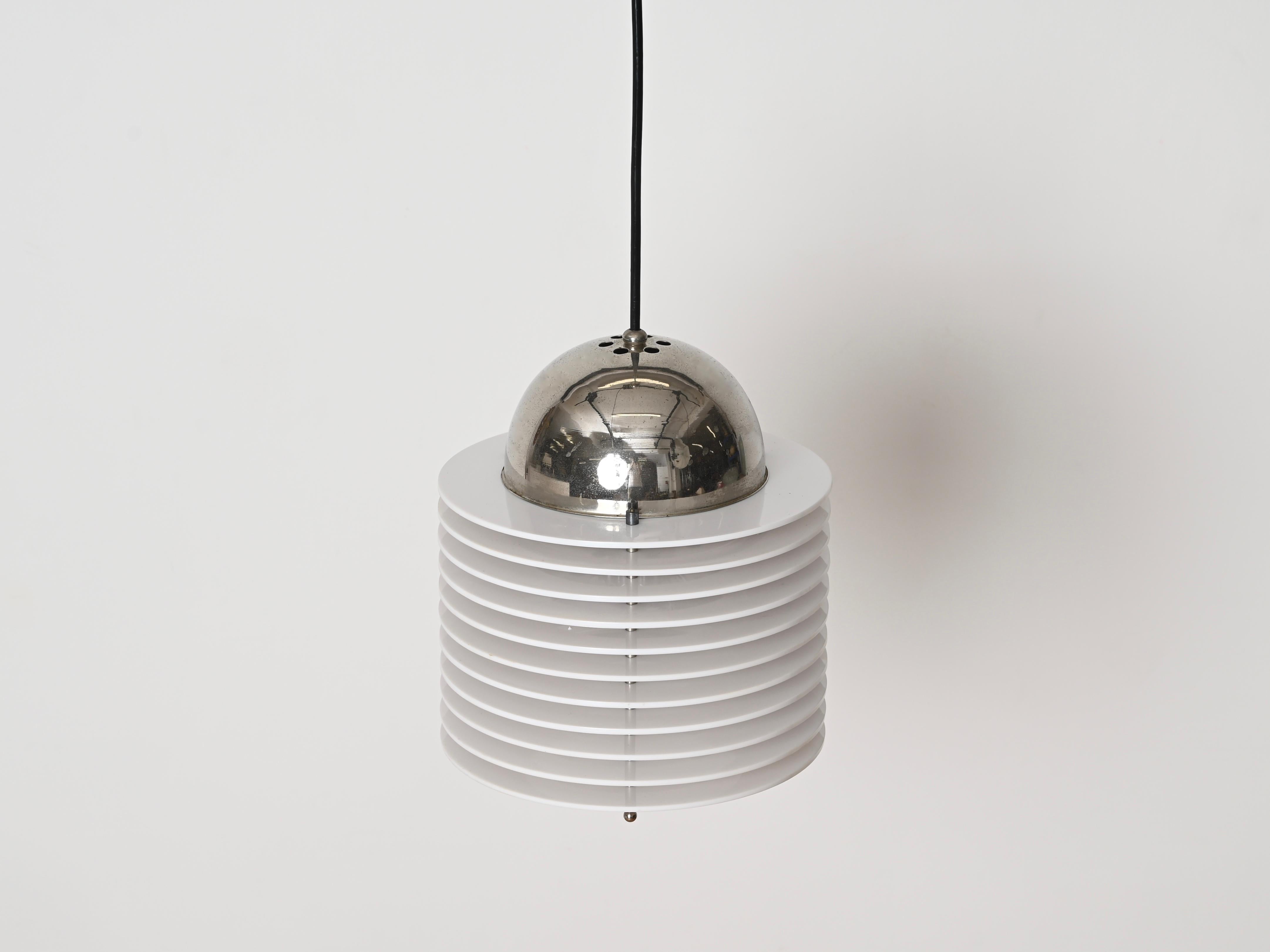 Lovely space age Italian pendant light in a beautiful combination of chromed metal and white lucite. This stylish mid-century Italian pendant was made in Italy during the 1970s. 

In amazing conditions, this pendant feature a shade with 11 round