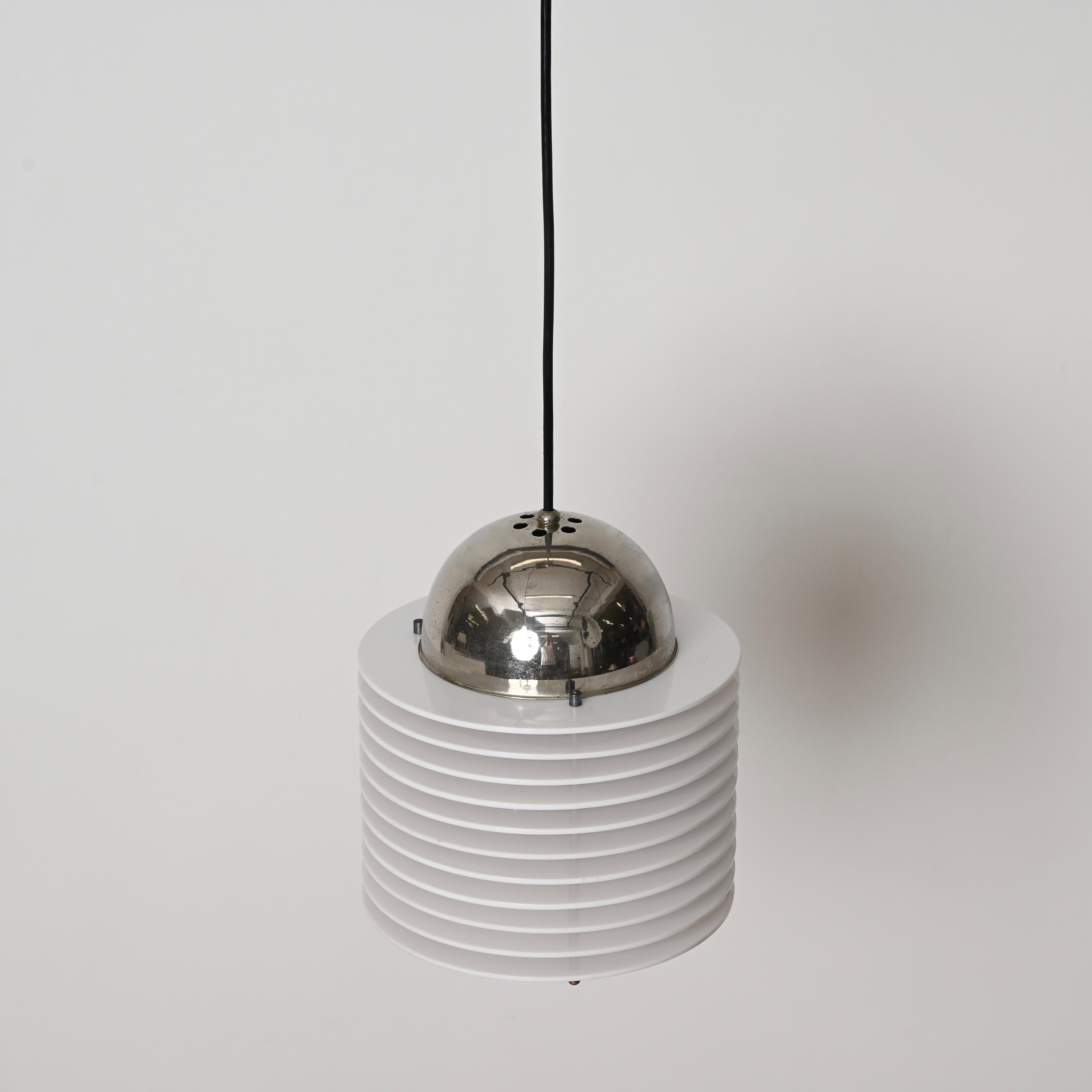 Mid-Century White Lucite and Chrome Italian Pendant Light, Space Age Italy 1970s For Sale 1